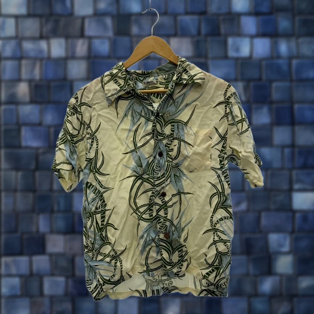 Sun Surf SUN SURF Men's Aloha Shirt Size S Rayon All-Over Print White Floral Short Sleeve Button-Up Casual Travel Summer Spring 90s Mens Size US S / EU 44-46 / 1 - 1 Thumbnail