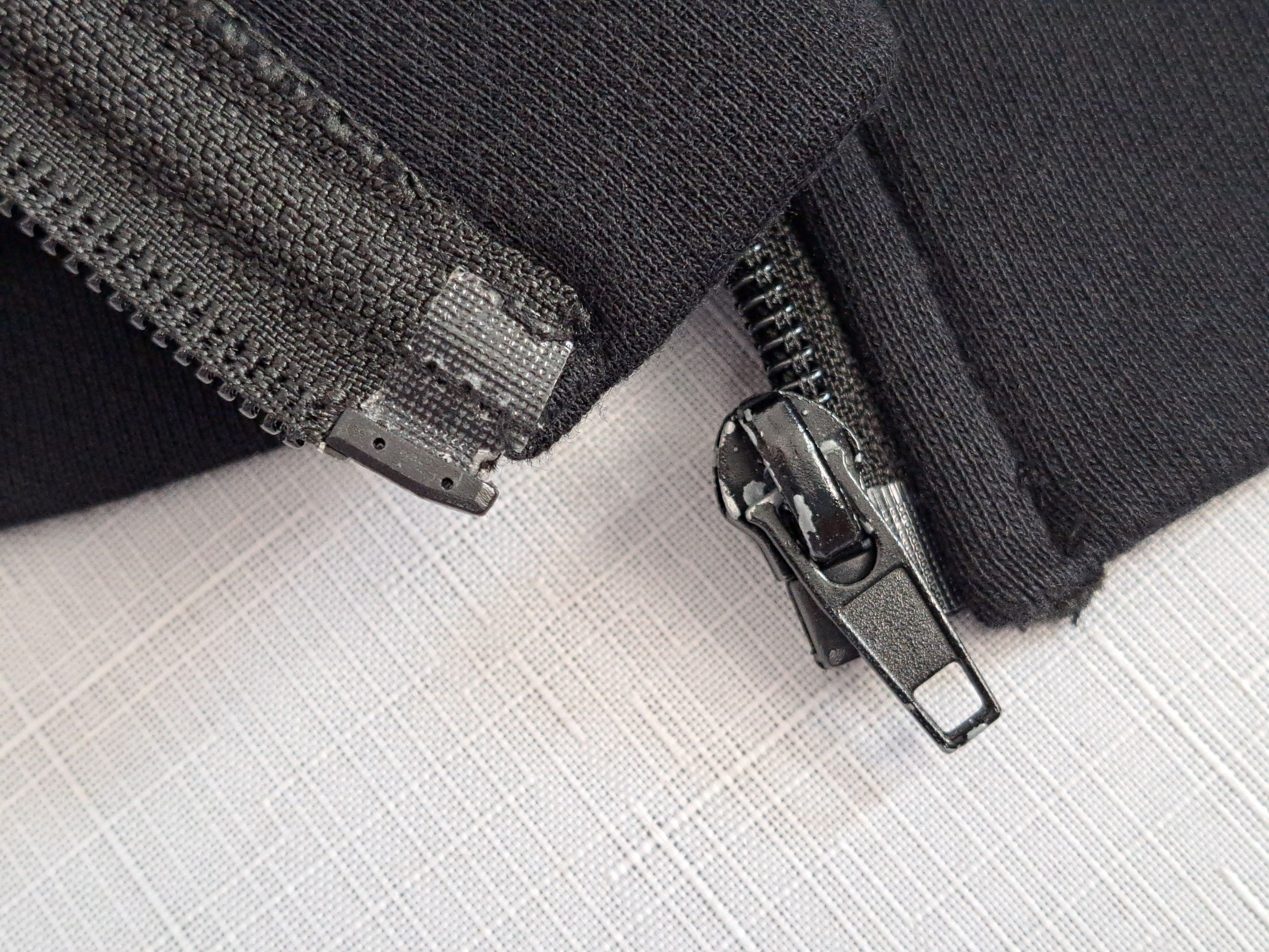 Comme Des Garcons PLAY zip-up hoodie. Size XL