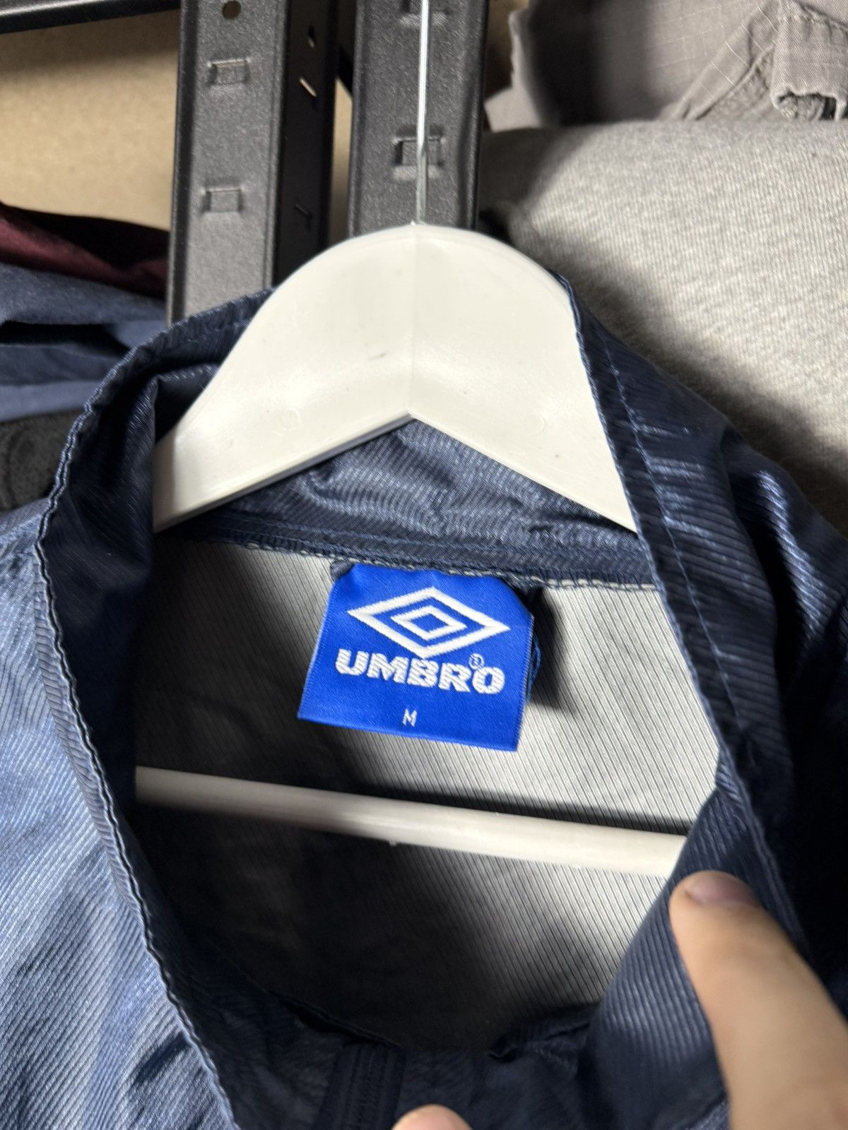 Umbro Umbro Vintage Windbreaker Jacket Navy Y2K Track Jacket Zip Size US M / EU 48-50 / 2 - 9 Thumbnail