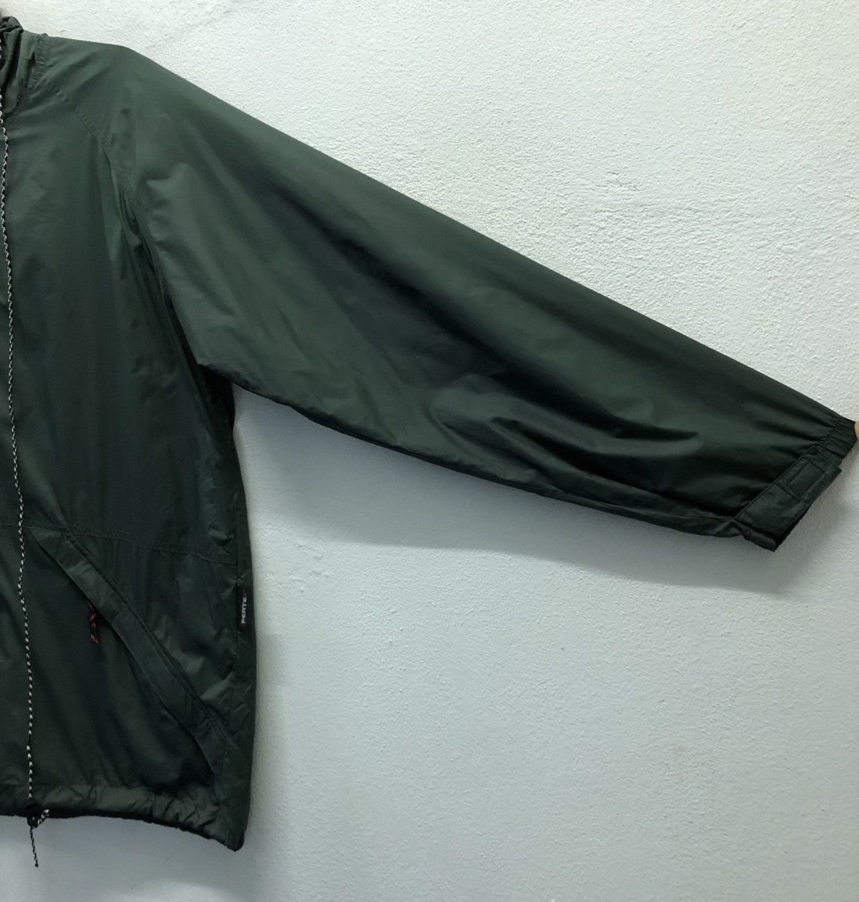 Vintage Pointer Brand Pertex Fabrics Nylon Jacket Hoodie