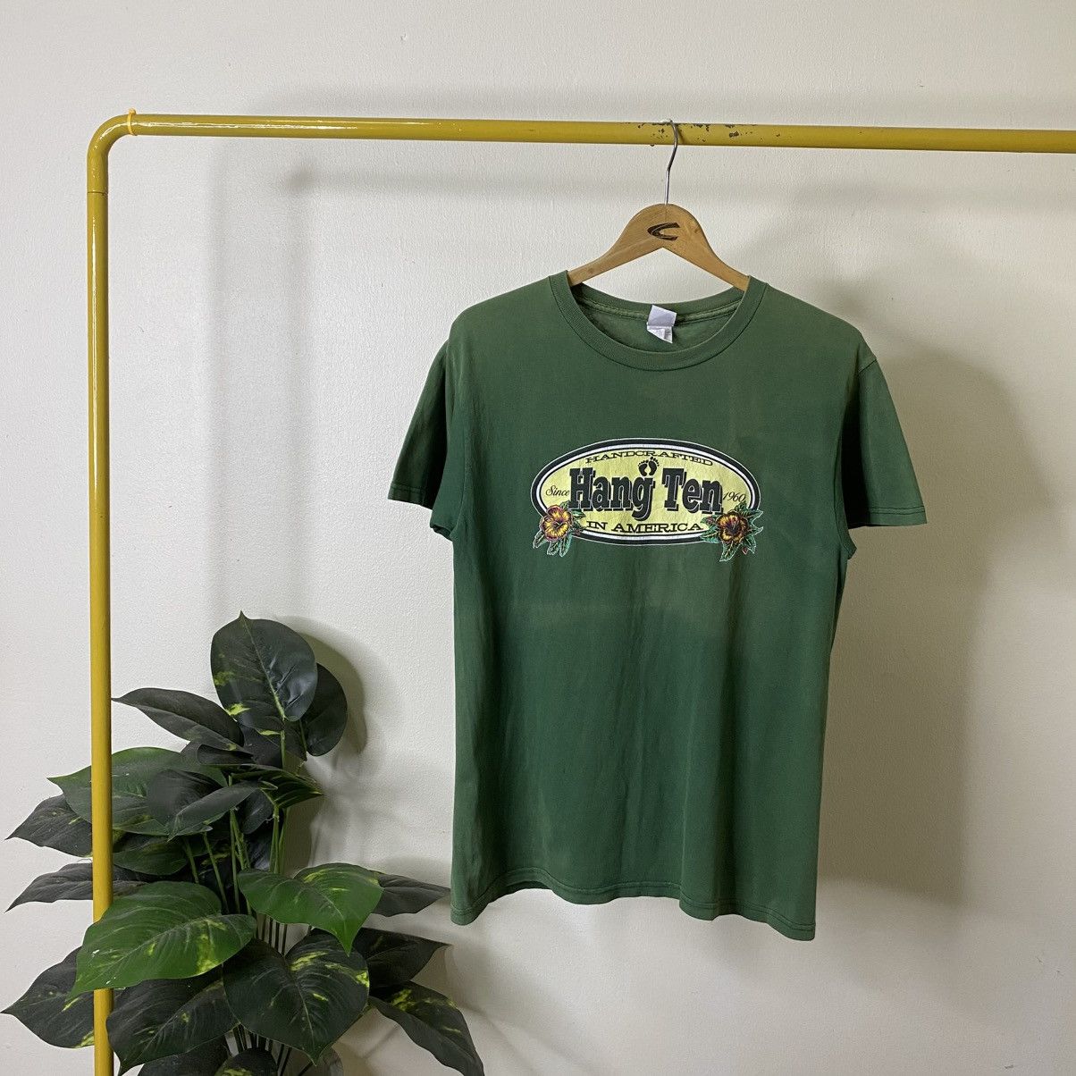 Hang Ten Vintage 2000s Hang Ten Surf Faded Green T Shirt Size US M / EU 48-50 / 2 - 1 Thumbnail