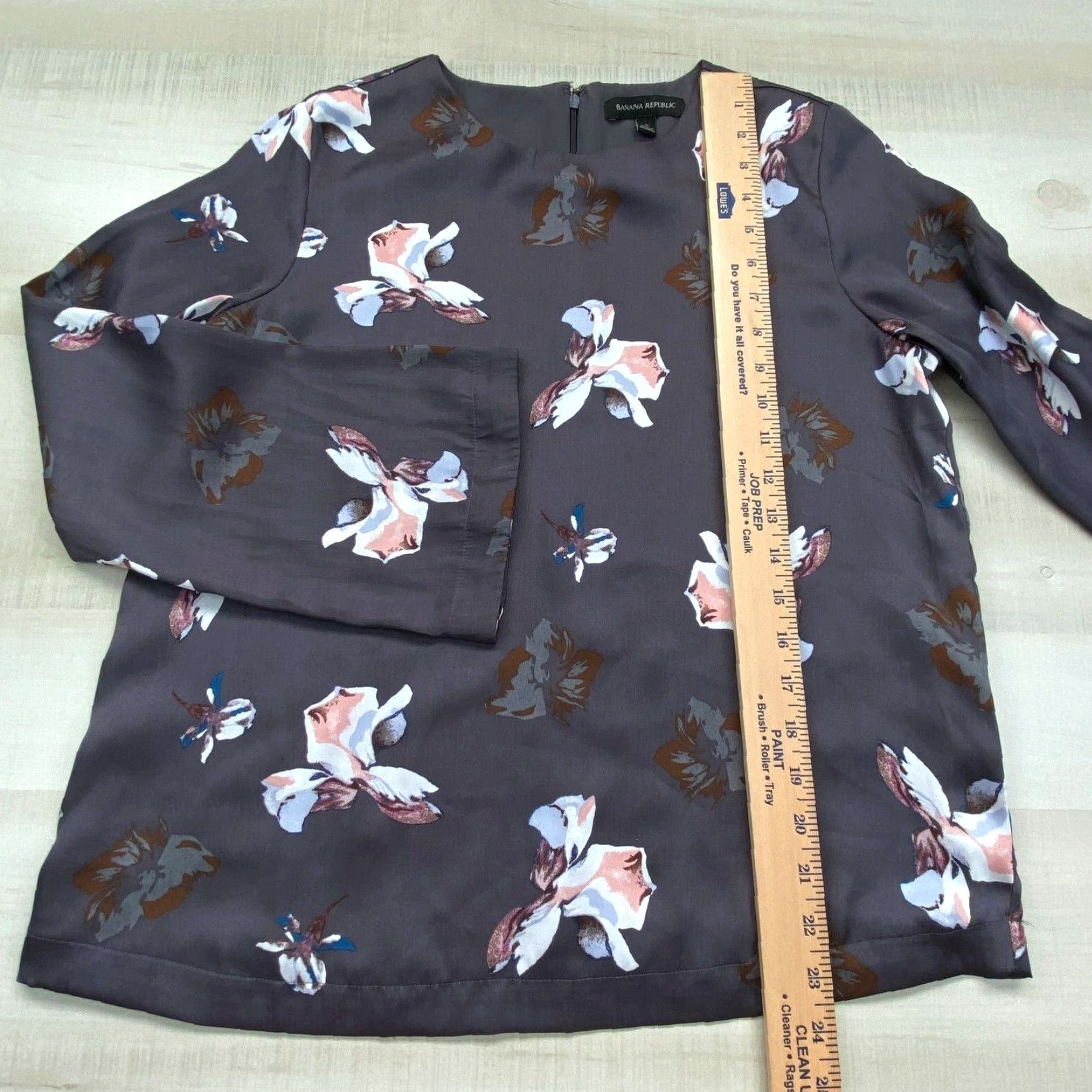 Banana Republic Banana Republic Womens Blouse Small Gray Floral Satin Long Sleeve Regular Fit Casual Size S / US 4 / IT 40 - 7 Thumbnail
