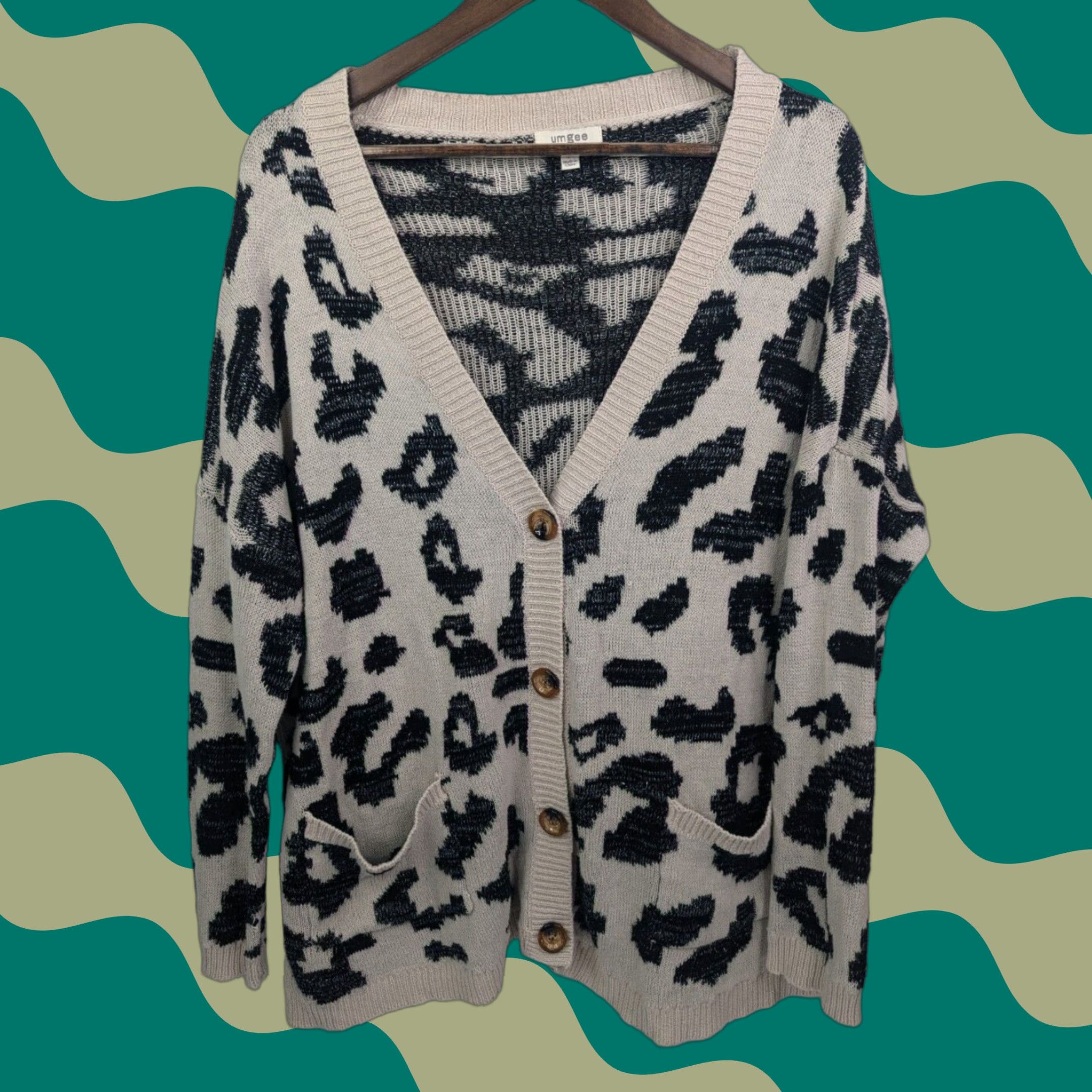Vintage Umgee Cardigan Sweater V-Neck Animal Print Long Sleeve Beige M Size Large Medium Women Size M / US 6-8 / IT 42-44 - 1 Thumbnail