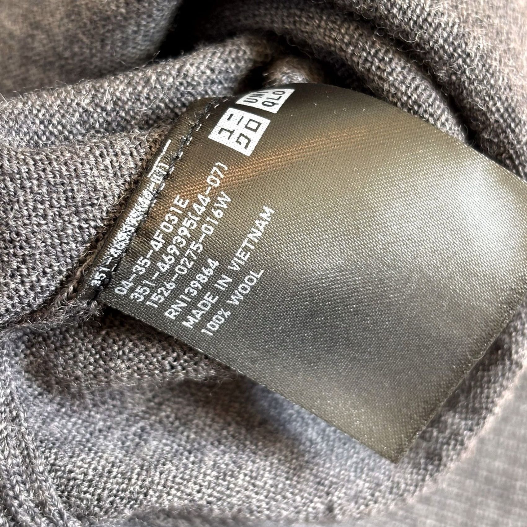 Uniqlo Mens Uniqlo Wool Crewneck Sweater Gray L Shirt? Size US L / EU 52-54 / 3 - 5 Thumbnail