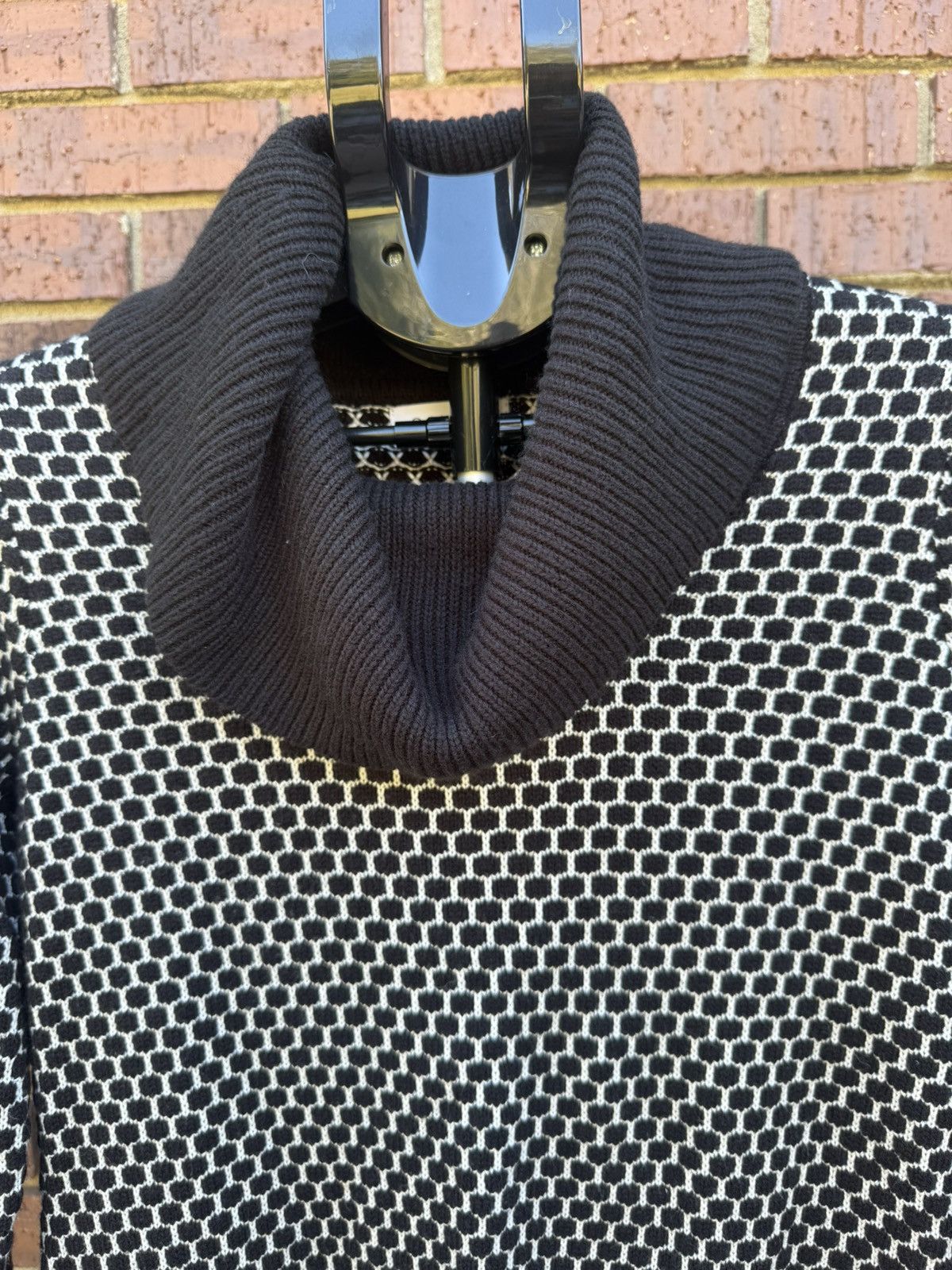 Calvin Klein Calvin Klein Black White Cowl Neck Sweater Hexagon Pattern Size S / US 4 / IT 40 - 2 Thumbnail
