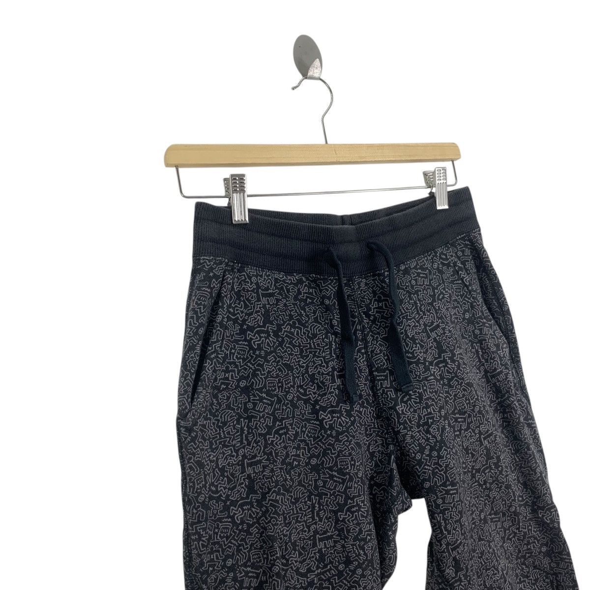 Uniqlo KEITH HARING x UNIQLO Moma Doodle Print Jogger Pant Size 28" / US 6 / IT 42 - 3 Thumbnail