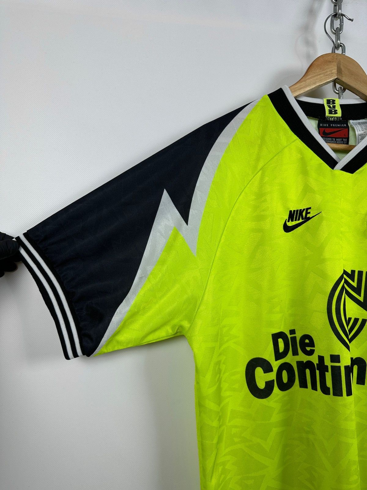 Nike 1995/96 Nike Borussia Dortmund Deutschmeister Soccer Jersey Size US L / EU 52-54 / 3 - 10 Thumbnail