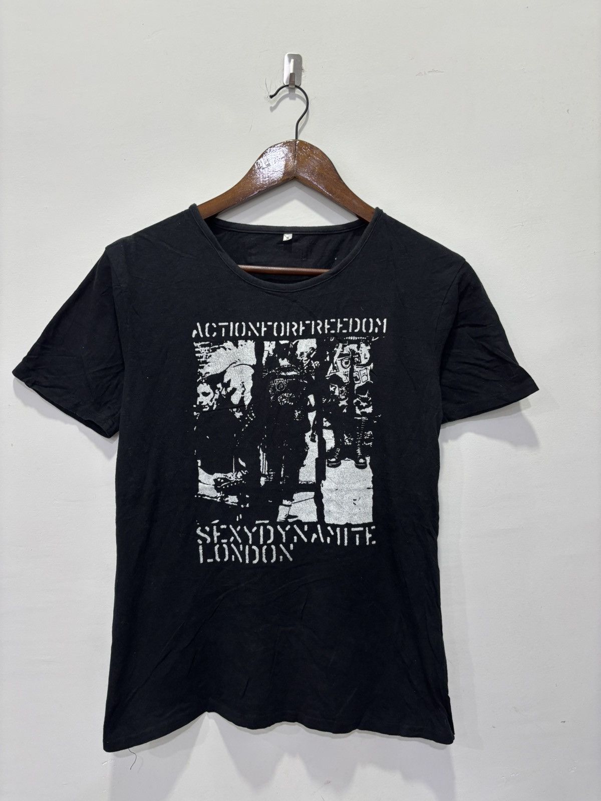Vintage Sexy Dynamite London Action For Freedom Tshirt Size US S / EU 44-46 / 1 - 1 Thumbnail