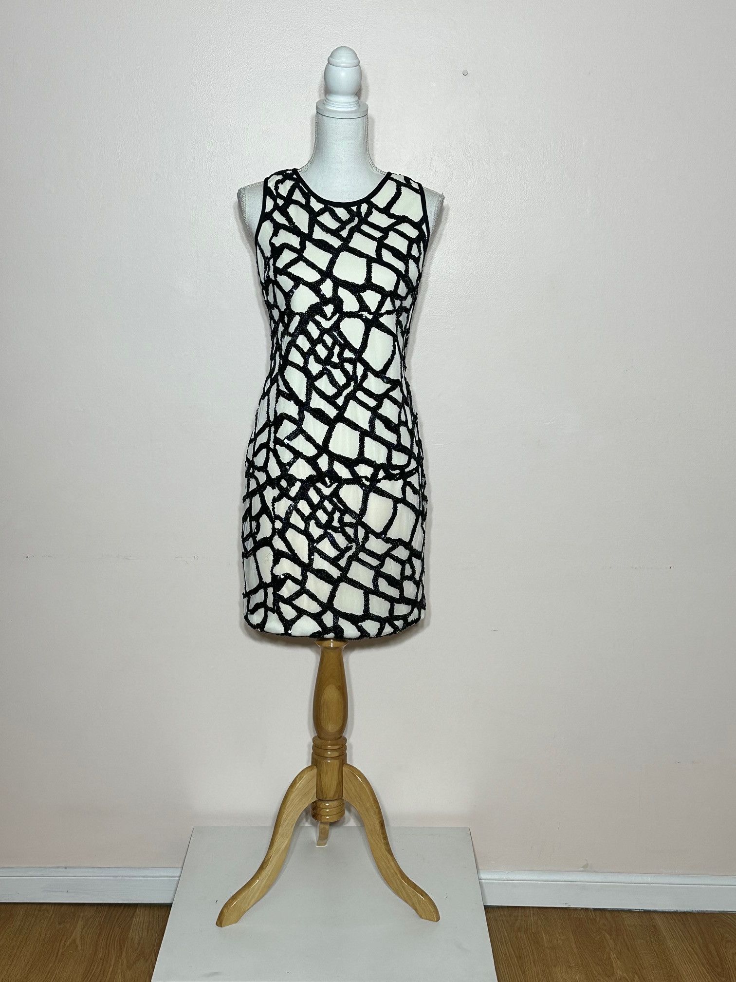 Other Suzi Chin for Maggy Boutique Black Sequin White Net Dress Size S / US 4 / IT 40 - 4 Thumbnail
