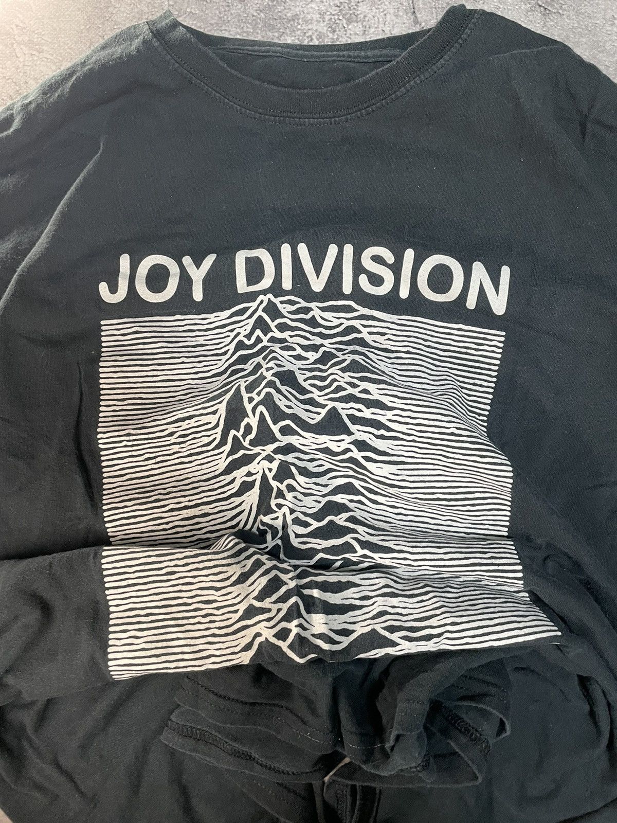 Band Tees Vintage Joy Divivsion T Shirt Rock Tee Y2K UNKNOWN PLEASURES Size US XL / EU 56 / 4 - 4 Thumbnail