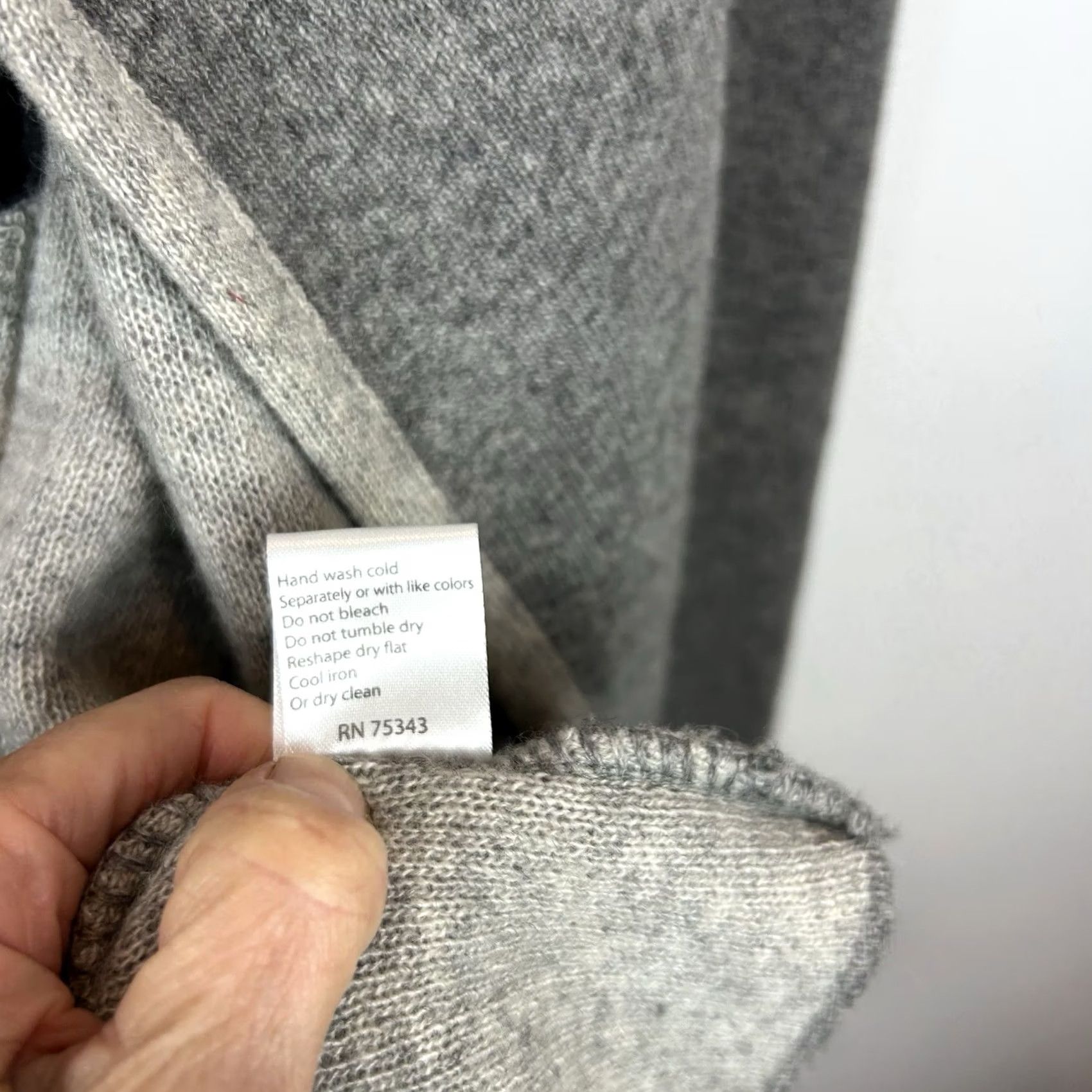 Vintage Benedetta B. Cardigan Sweater Women Small Gray Open Wool Cashmere Knit Regular Long Sleeve Vintage No Mens Womens Girls Size S / US 4 / IT 40 - 7 Thumbnail