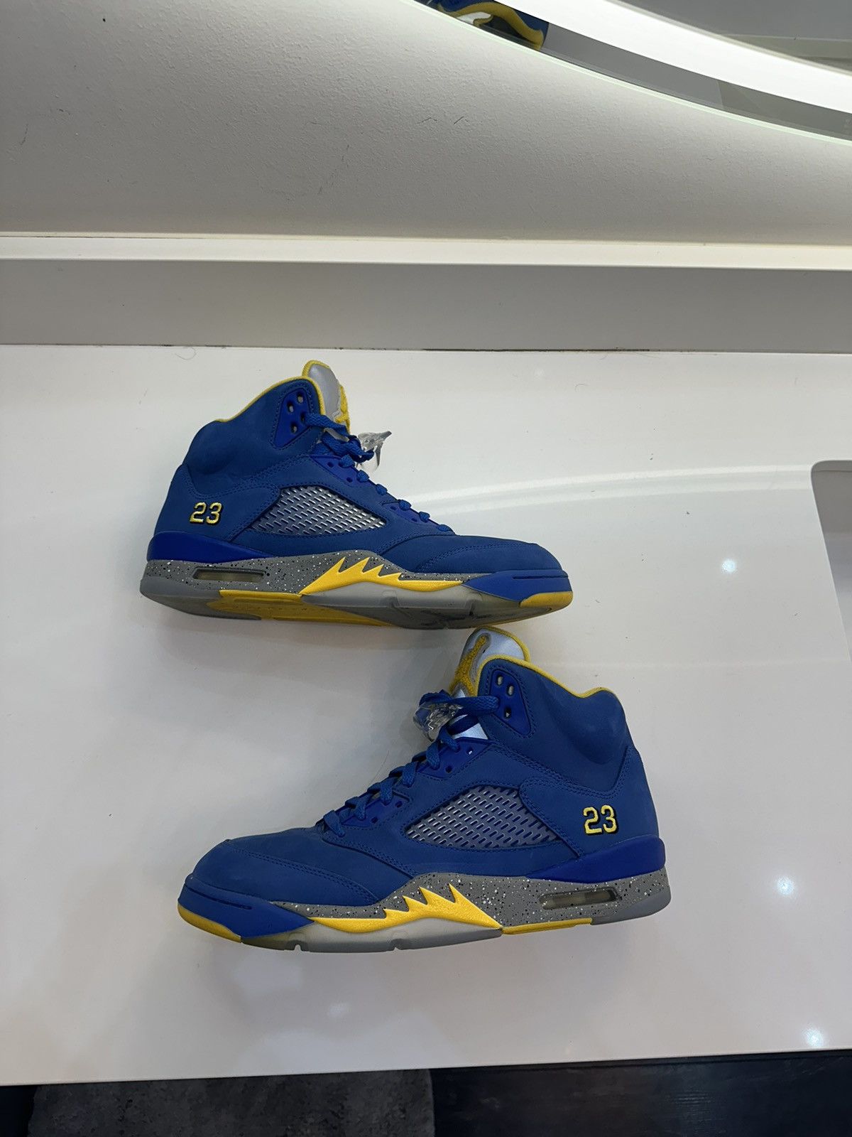 Jordan Brand Air Jordan 5 Retro 'Laney' Size US 10 / EU 43 - 2 Thumbnail