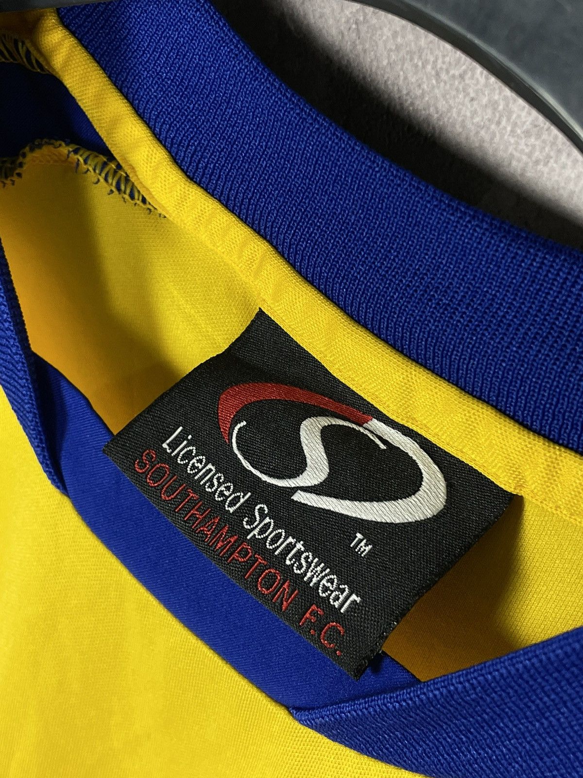 Vintage Southampton 2003 Original Away Shirt (Excellent),Mens size M Size US M / EU 48-50 / 2 - 9 Thumbnail