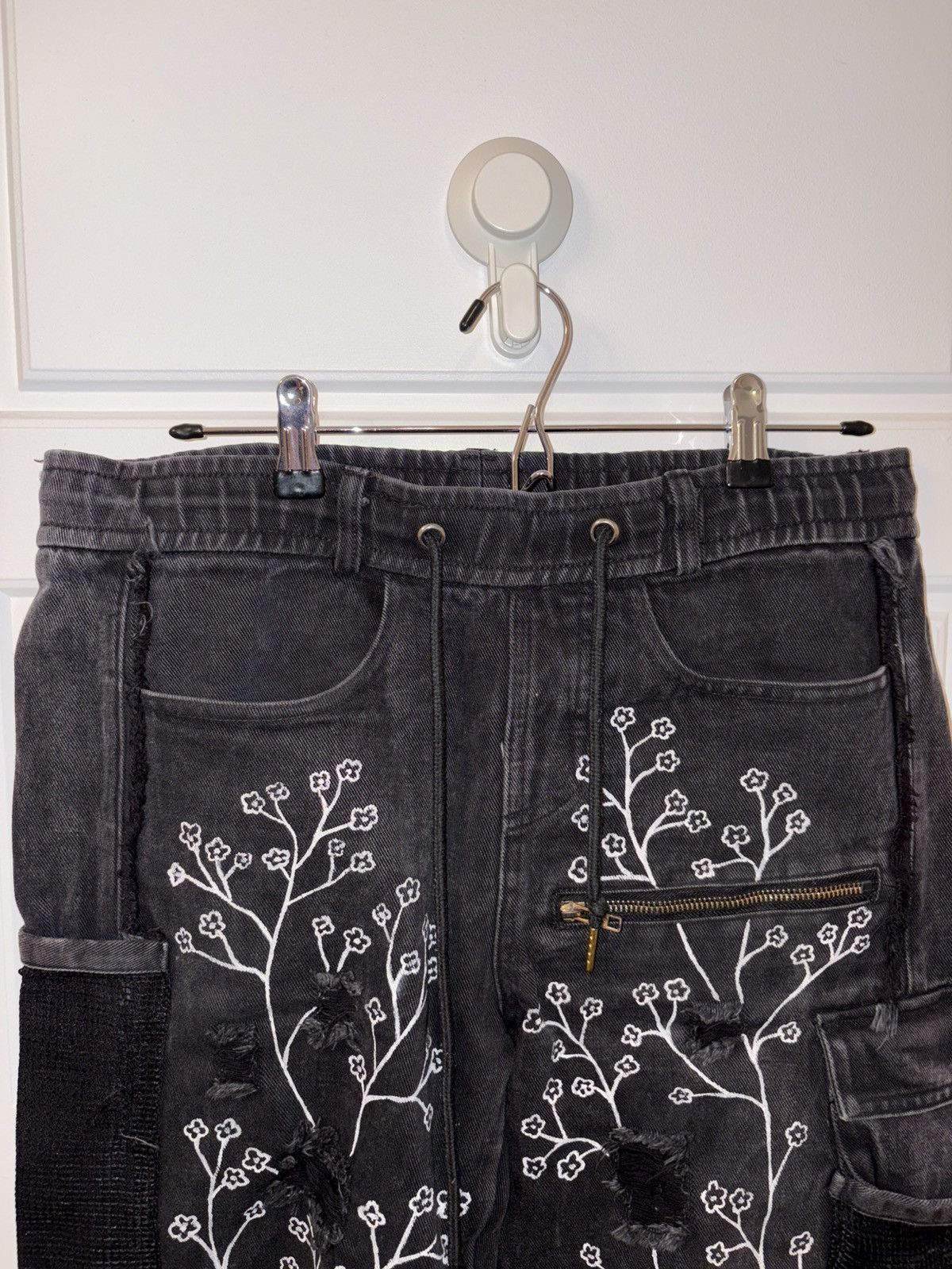 Jakischrist JAKISCHRIST “Floral Distressed Cargo Jeans” Size US 31 - 2 Thumbnail