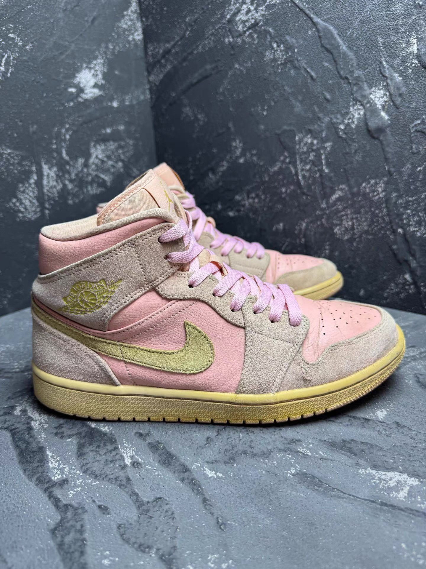 Nike Air Jordan 1 Mid Coral Gold Dirty Pink Suede Q10 Size US 8.5 / EU 41-42 - 6 Thumbnail