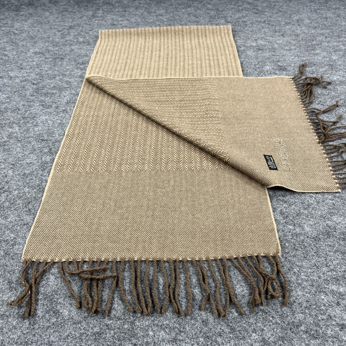 Vintage Yves Saint Laurent Scarf / Muffler / Neckwear T1013 Size ONE SIZE - 2 Thumbnail