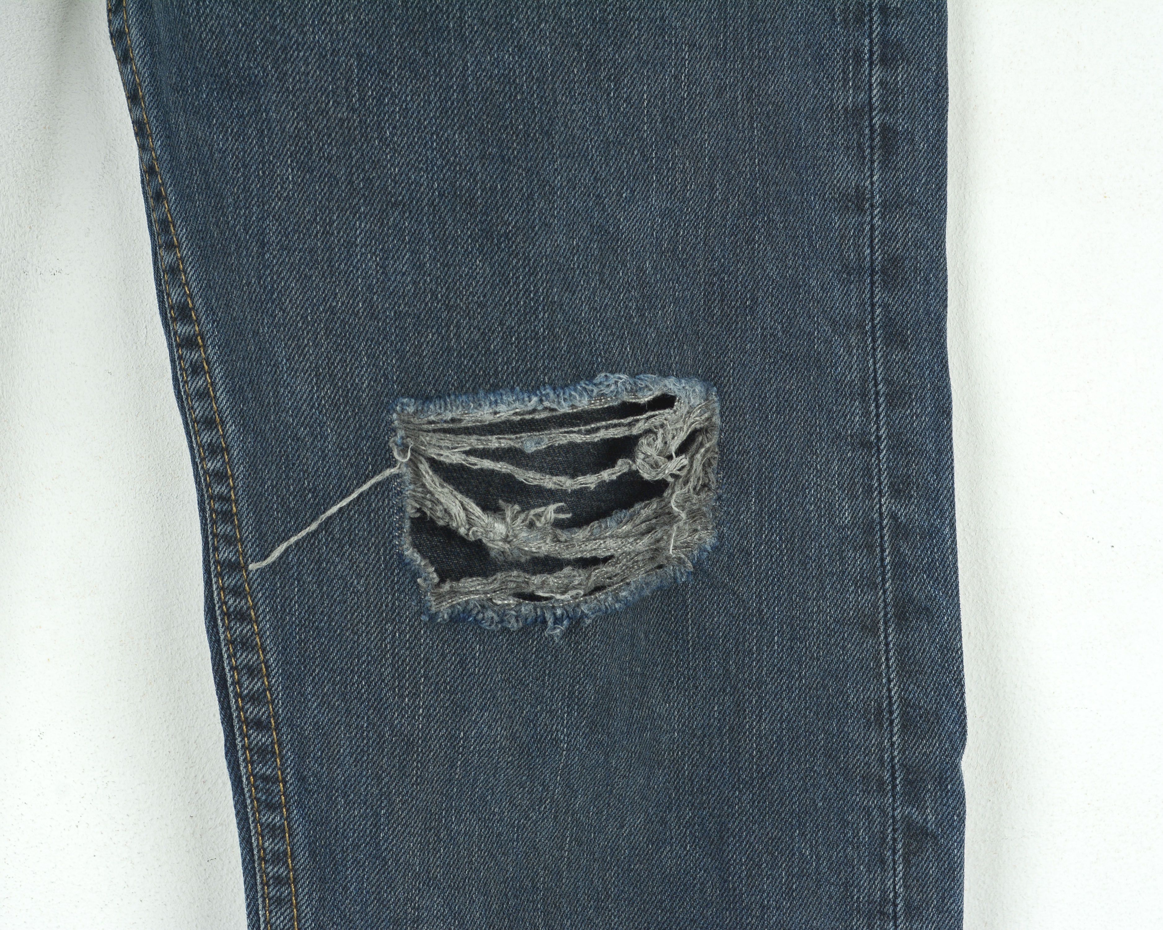 Levi's 505 C Mens W29 L30 Slim Straight Jeans Pants Trousers Ripped Size US 29 - 7 Thumbnail
