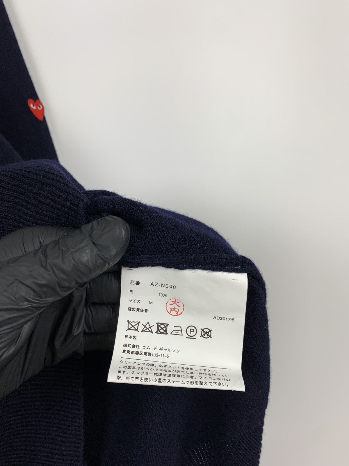 Comme des Garcons Comme des Garçons Play V-Neck Wool Sweater Size US M / EU 48-50 / 2 - 19 Thumbnail