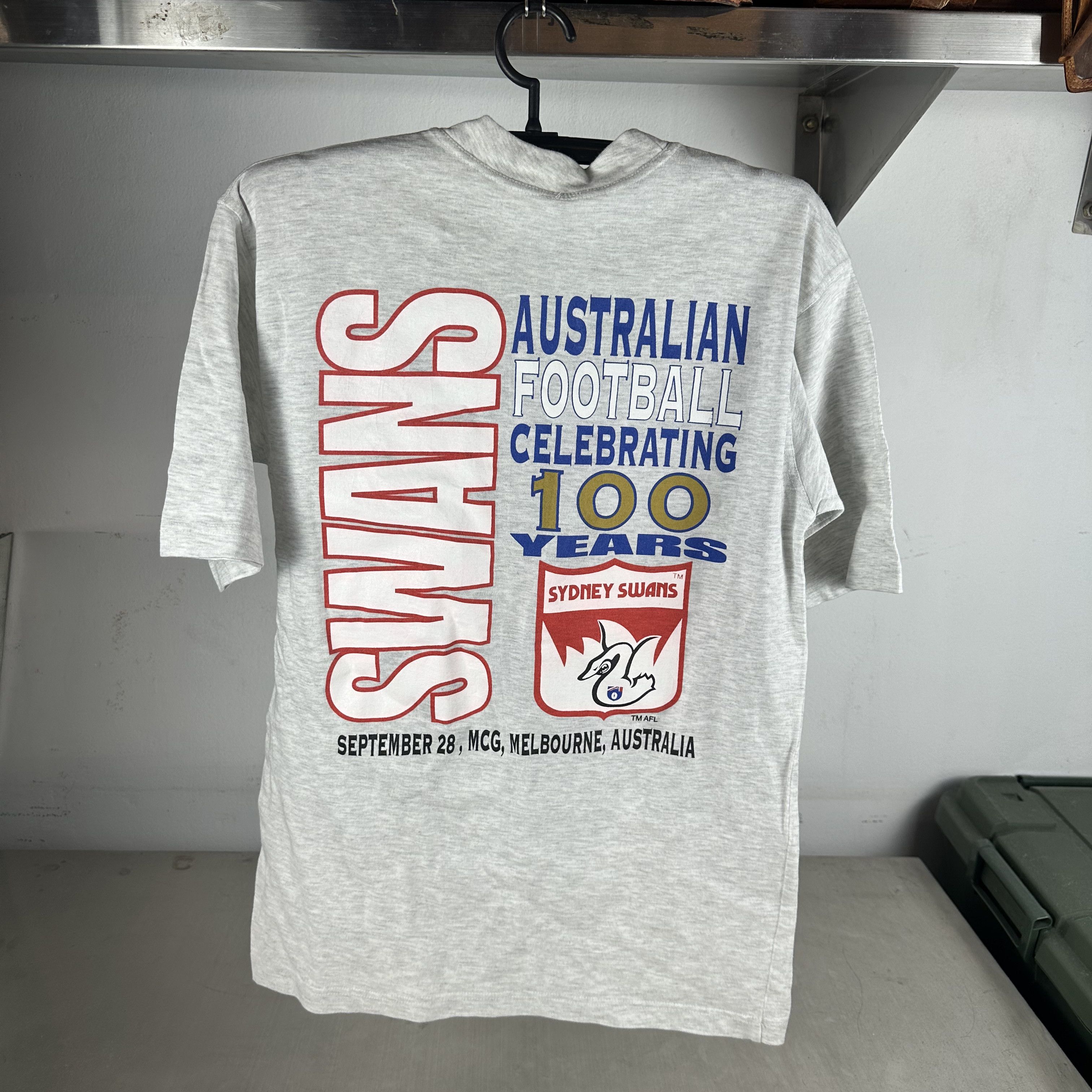 Vintage ​​​​Vintage 1996 Sydney Swans AFL Grand Final T-shirt Size US M / EU 48-50 / 2 - 3 Thumbnail