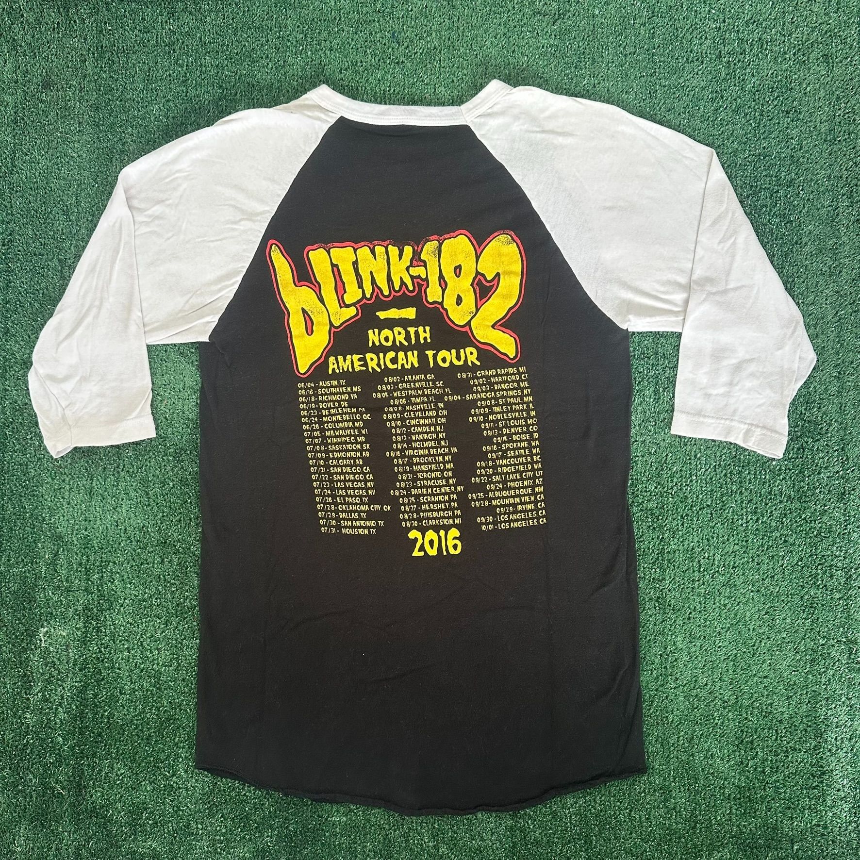 Band Tees Vintage Y2K Blink 182 Tour T-Shirt Punk Rock Band Raglan Tee Size US S / EU 44-46 / 1 - 4 Thumbnail
