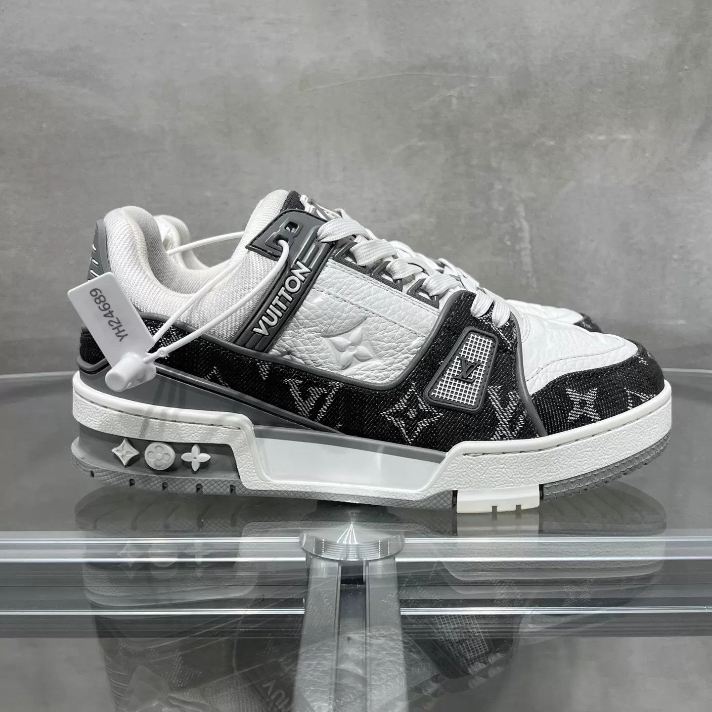 Louis Vuitton LV Trainer Gray & White Denim UK1.5 (35.5) Size US 5 / IT 35 - 4 Thumbnail