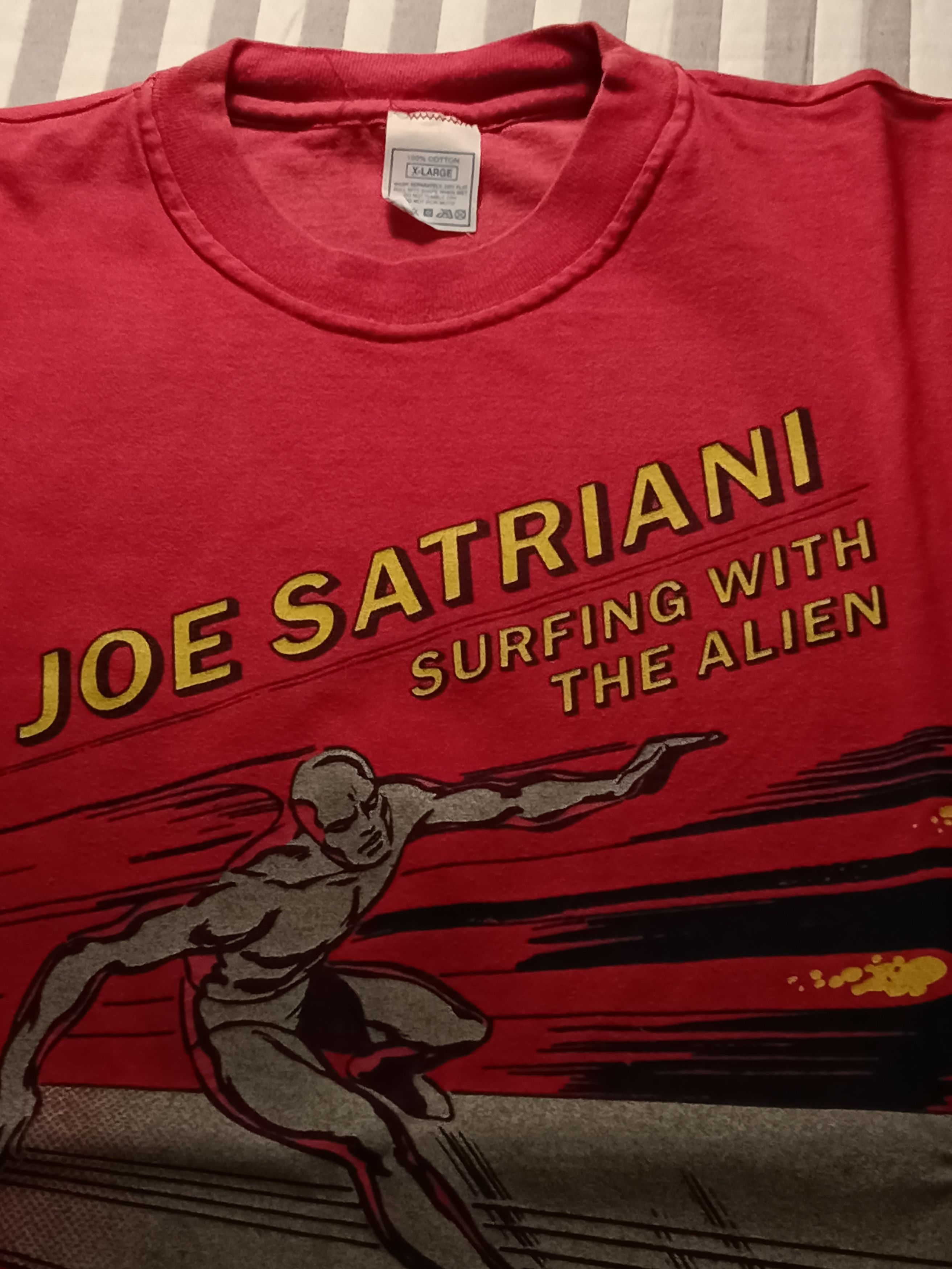 Band Tees JOE SATRIANI "Surfing with the alien" vintage t-shirt Size US XL / EU 56 / 4 - 3 Thumbnail