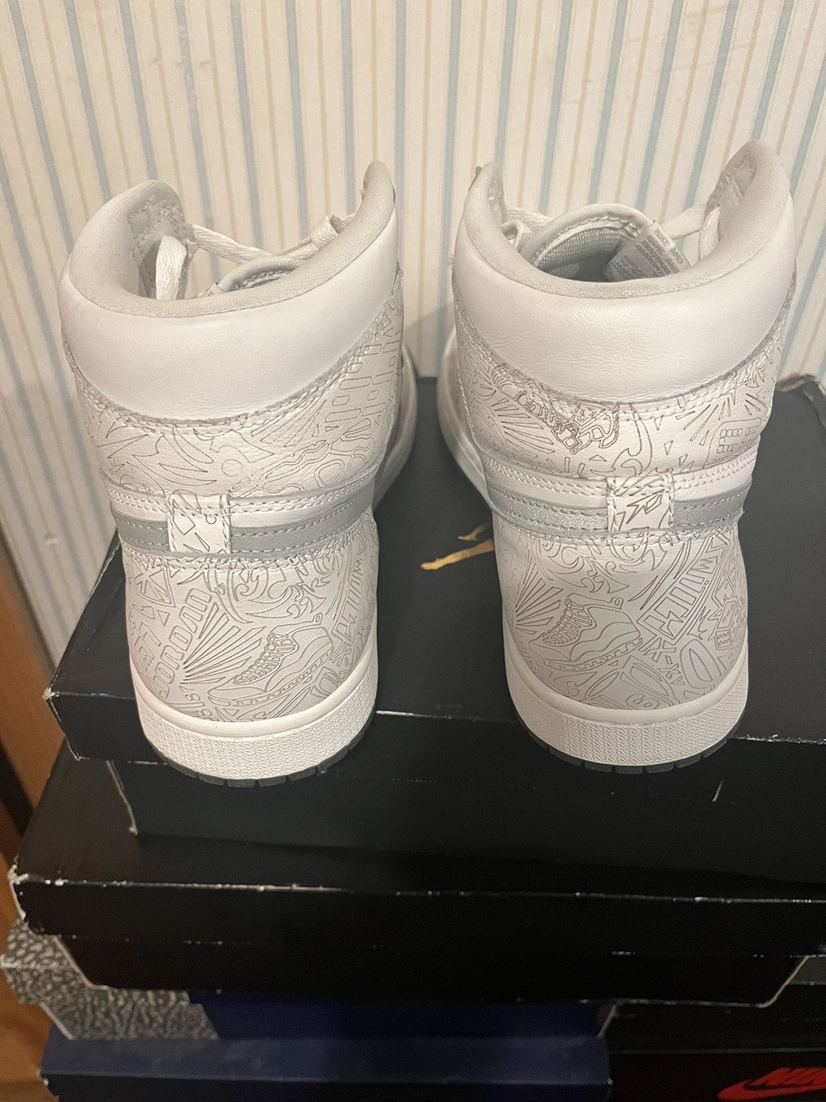 Jordan Brand Air Jordan 1 Retro 30th Anniversary Laser Size 11.5 Size US 11.5 / EU 44-45 - 3 Thumbnail