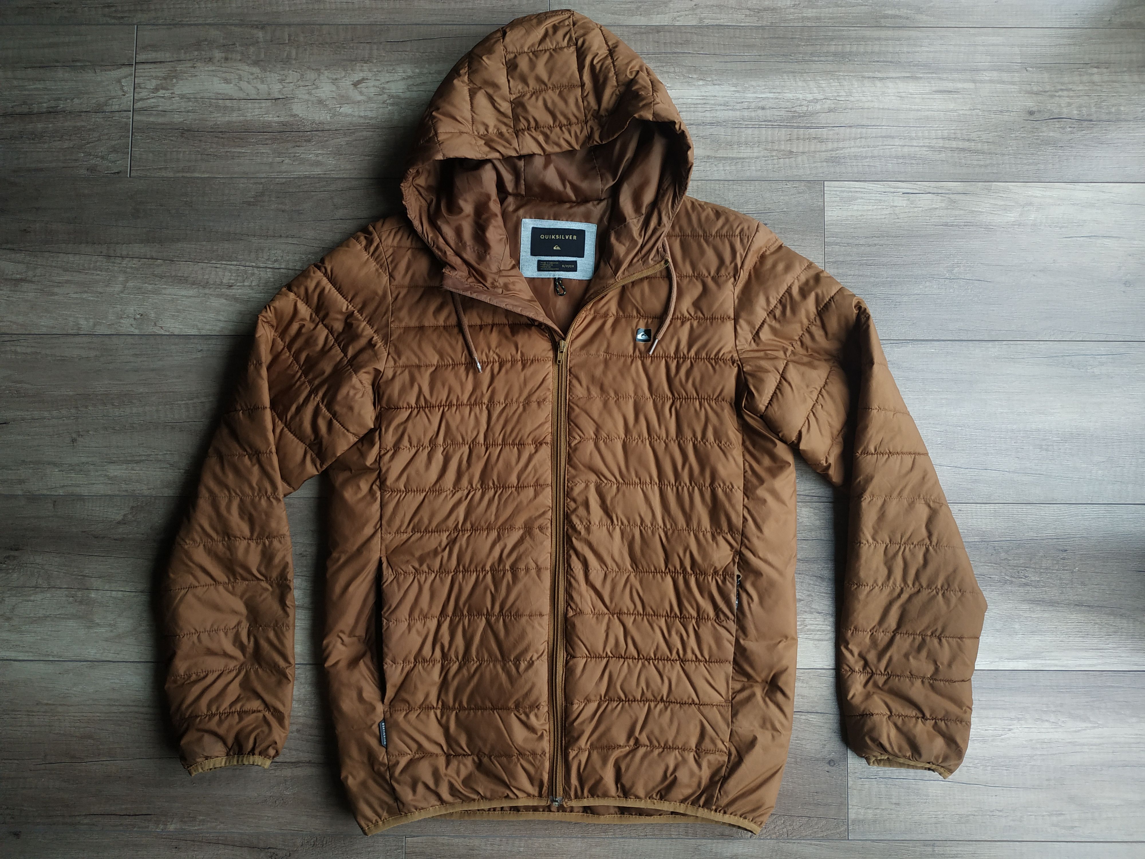 Quiksilver QUIKSILVER Men's Light Puffer Jacket, s. SMALL, fit. M Size US S / EU 44-46 / 1 - 1 Thumbnail