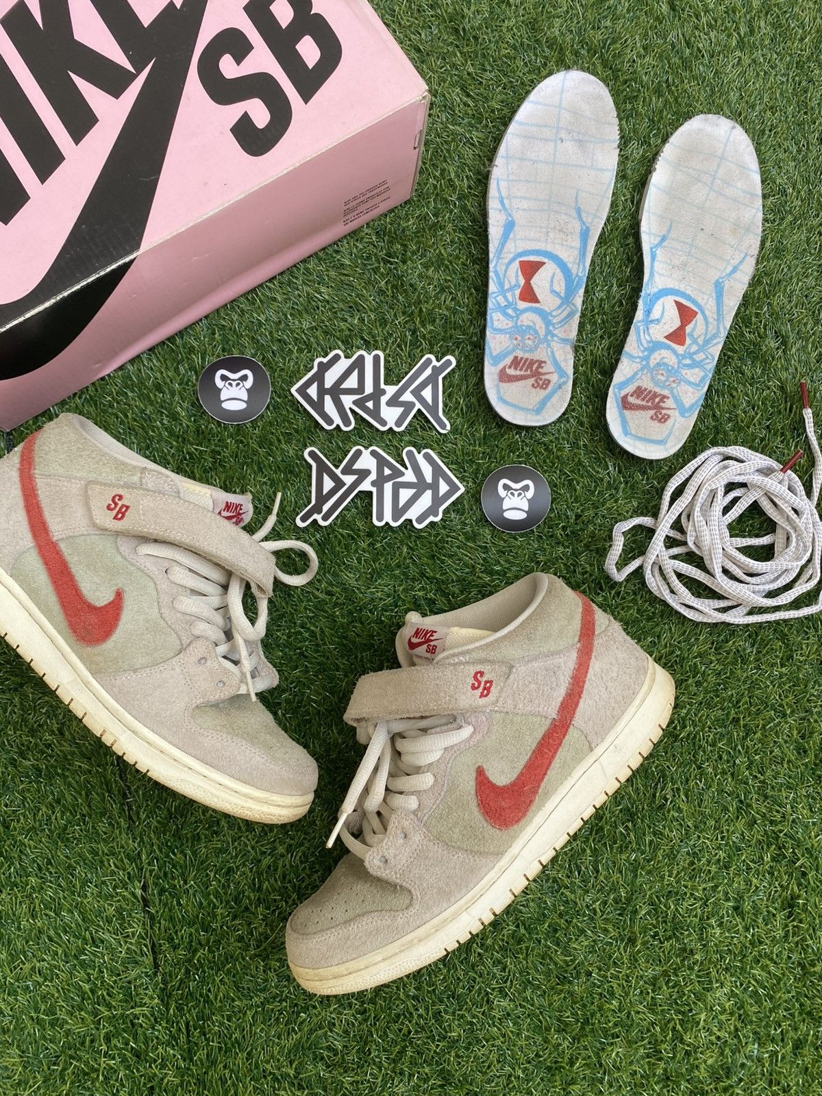 Nike Dunk SB mid White Widow Size US 9.5 / EU 42-43 - 15 Thumbnail