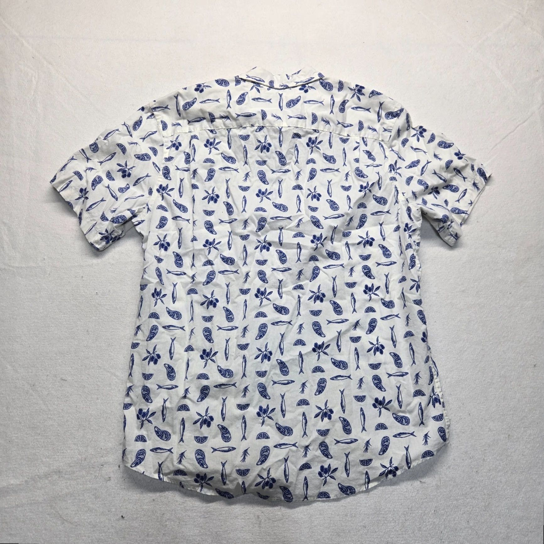 Old Navy Old Navy Men's Short Sleeve Button-Up Shirt Hawaiian All Over Fish Print White L Size US L / EU 52-54 / 3 - 7 Thumbnail