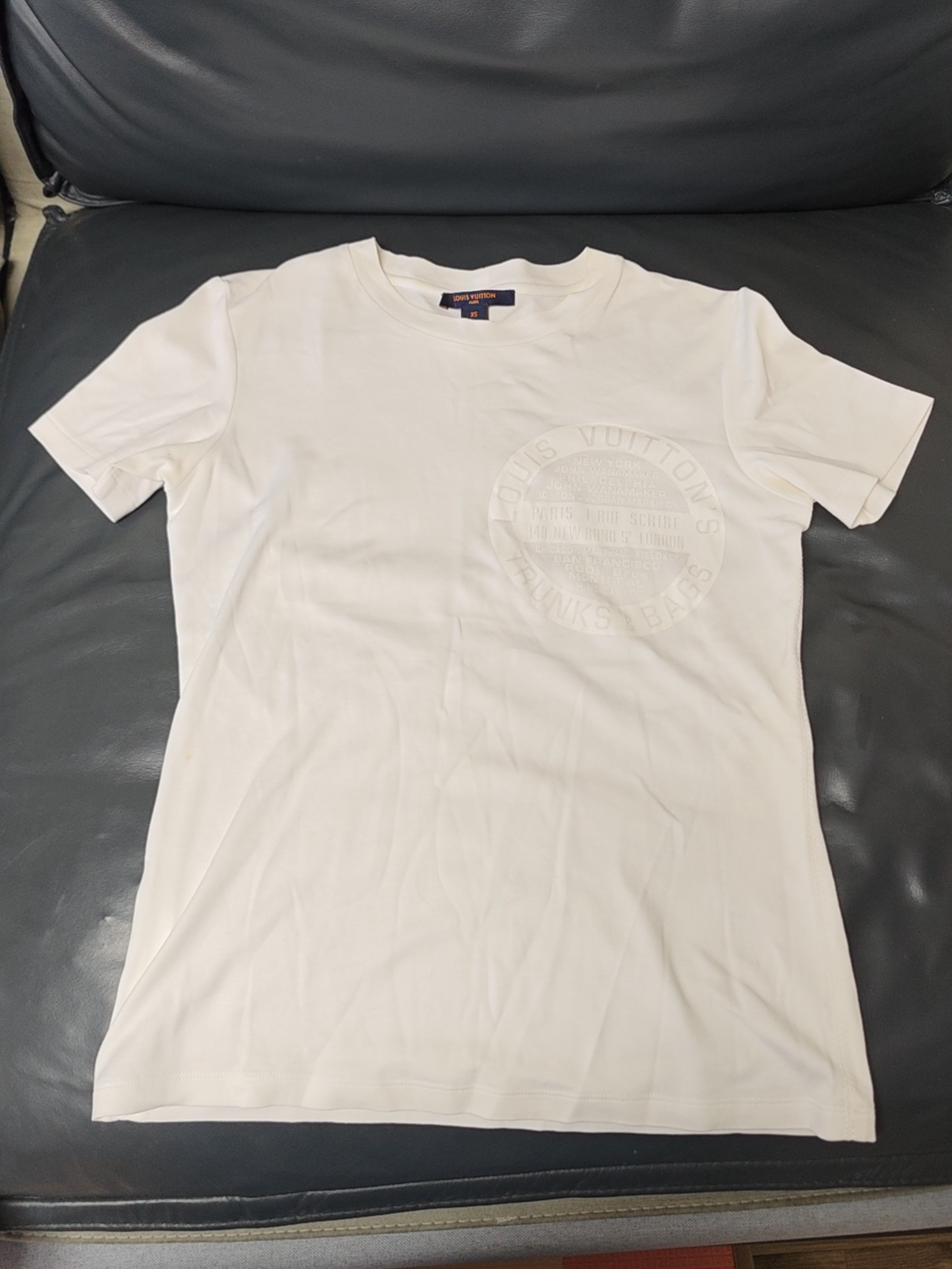 Louis Vuitton Louis Vuitton Graphic T-Shirt White Size XS Size XS / US 0-2 / IT 36-38 - 1 Thumbnail