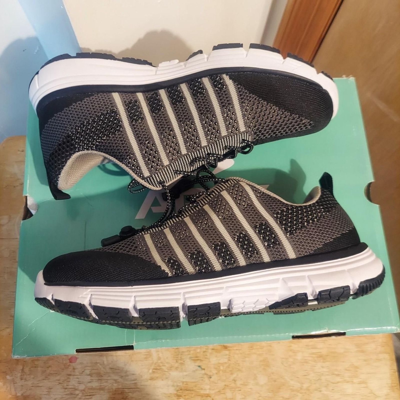 Apex Apex Bolt A7000 Men's US 7 X-Wide Knit Running Sneakers NWOT Size US 7 / EU 40 - 5 Thumbnail