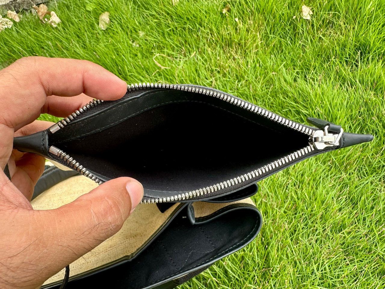 Balenciaga Authentic Balenciaga Navy Cabas Small in Beige Tote Bag Size ONE SIZE - 13 Thumbnail