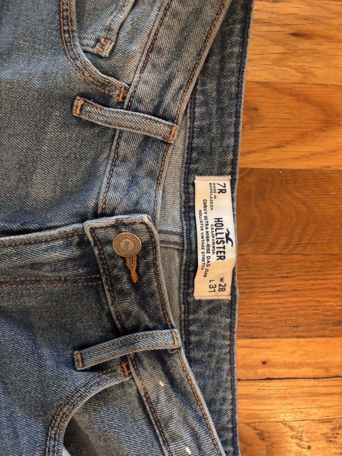 Hollister Size 7/28 Hollister jeans. Size 28" / US 6 / IT 42 - 3 Thumbnail