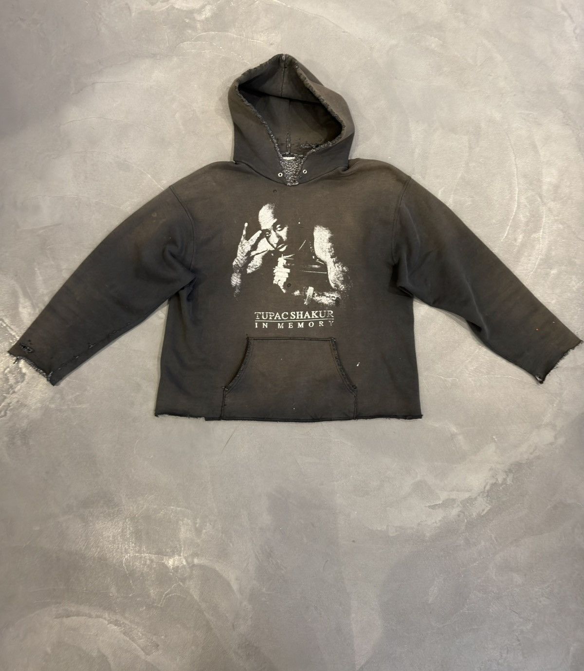 Rap Tees TUPAC SHAKUR VINTAGE THRASHED HOODIE 90s 00s RAP USA MEMORY Size US L / EU 52-54 / 3 - 1 Thumbnail