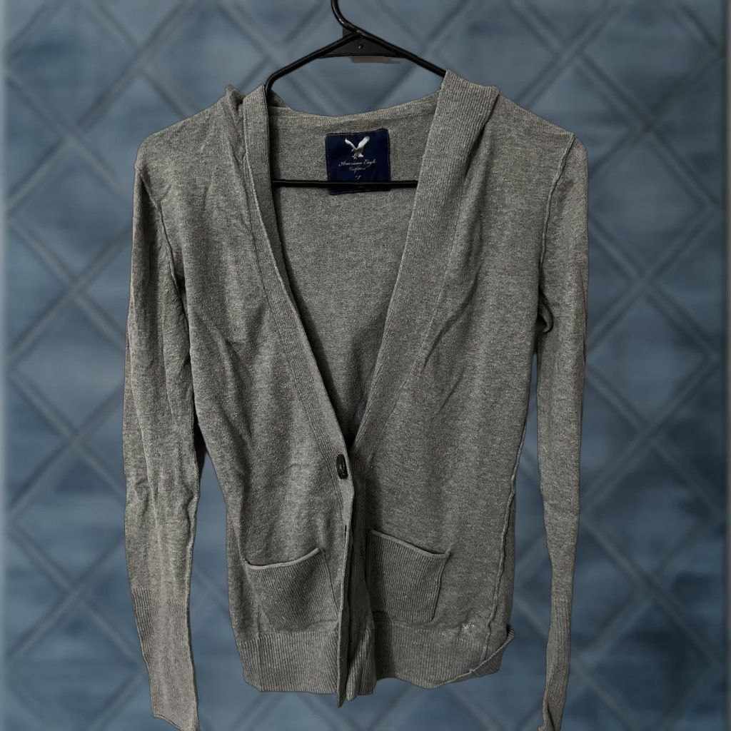 American Eagle Outfitters VINTAGE American Eagle Outfitters Cardigan Sweater Hoodie Women’s Small Gray Knit V-Neck All Seasons Regular Size S / US 4 / IT 40 - 1 Thumbnail