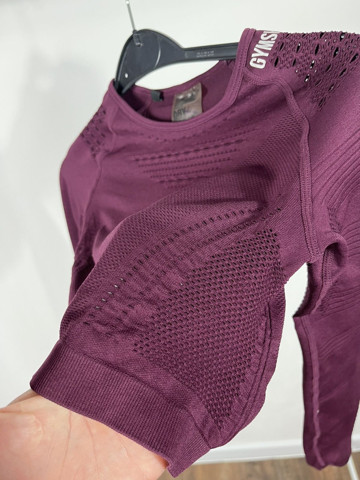 Gymshark Gymshark Women’s Flex Seamless Long Sleeve Crop Top XS Plum Size XS / US 0-2 / IT 36-38 - 8 Thumbnail