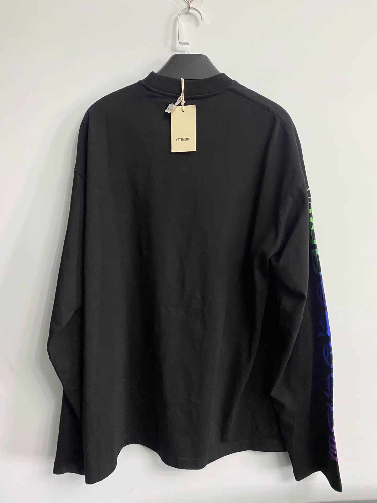 Vetements VETEMENTS Colorful Sanskrit Print Long Sleeve T-shirt Size US XS / EU 42 / 0 - 2 Thumbnail