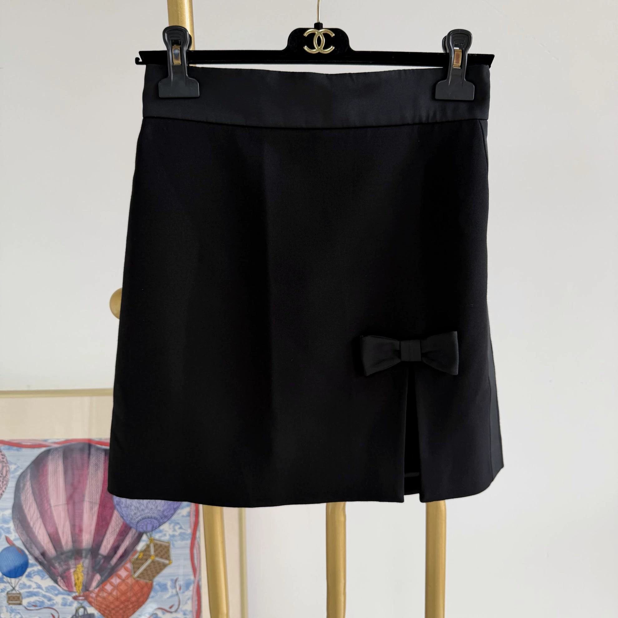 Miu Miu MIU MIU Black Bow Skirt Size 40 Size 27" / US 4 / IT 40 - 1 Thumbnail