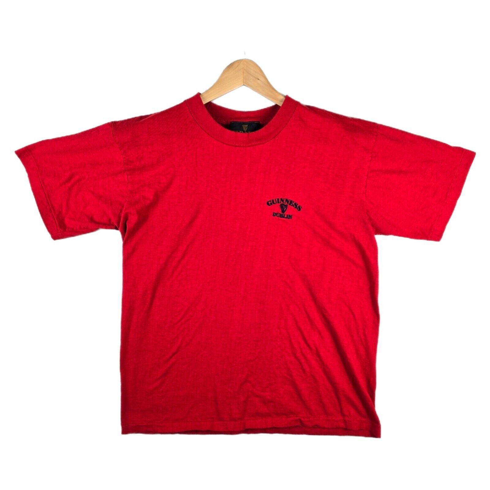 Vintage Vintage Guinness Dublin Embroidered Red Shirt Size XL Size US L / EU 52-54 / 3 - 1 Thumbnail