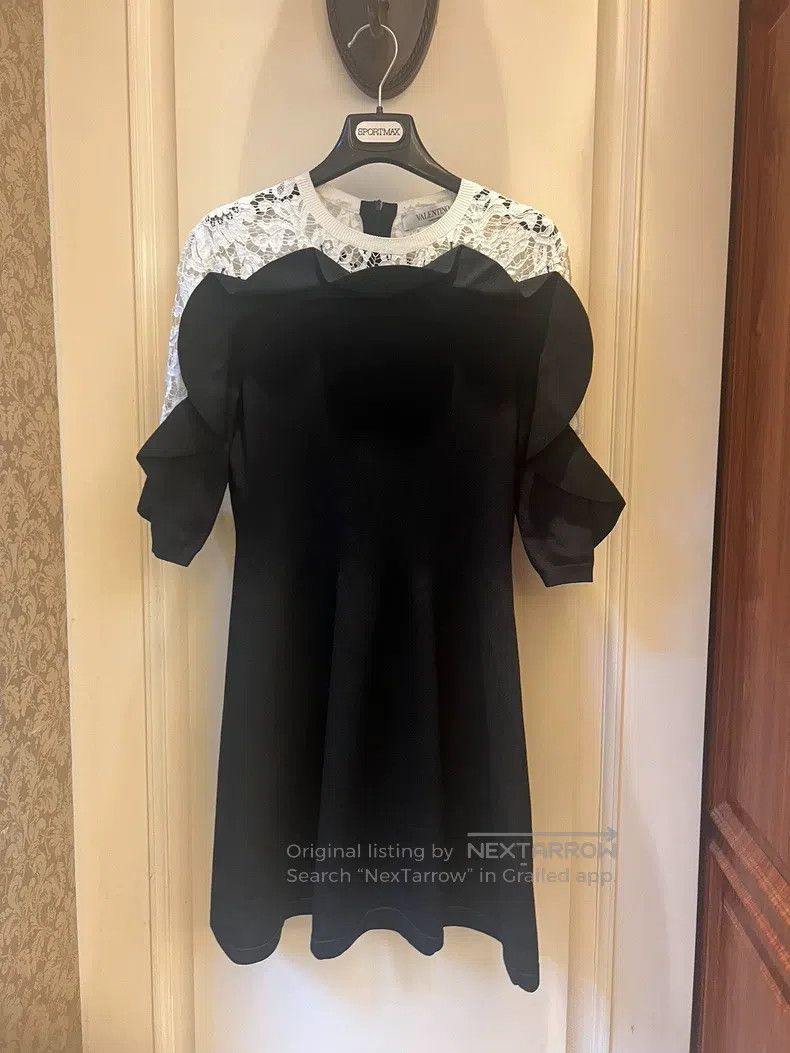Valentino Valentino dress Size M / US 6-8 / IT 42-44 - 1 Thumbnail
