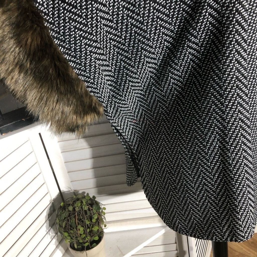 Vintage Poncho Chevron Faux Fur Trim Pullover Black/White Size M / US 6-8 / IT 42-44 - 9 Thumbnail