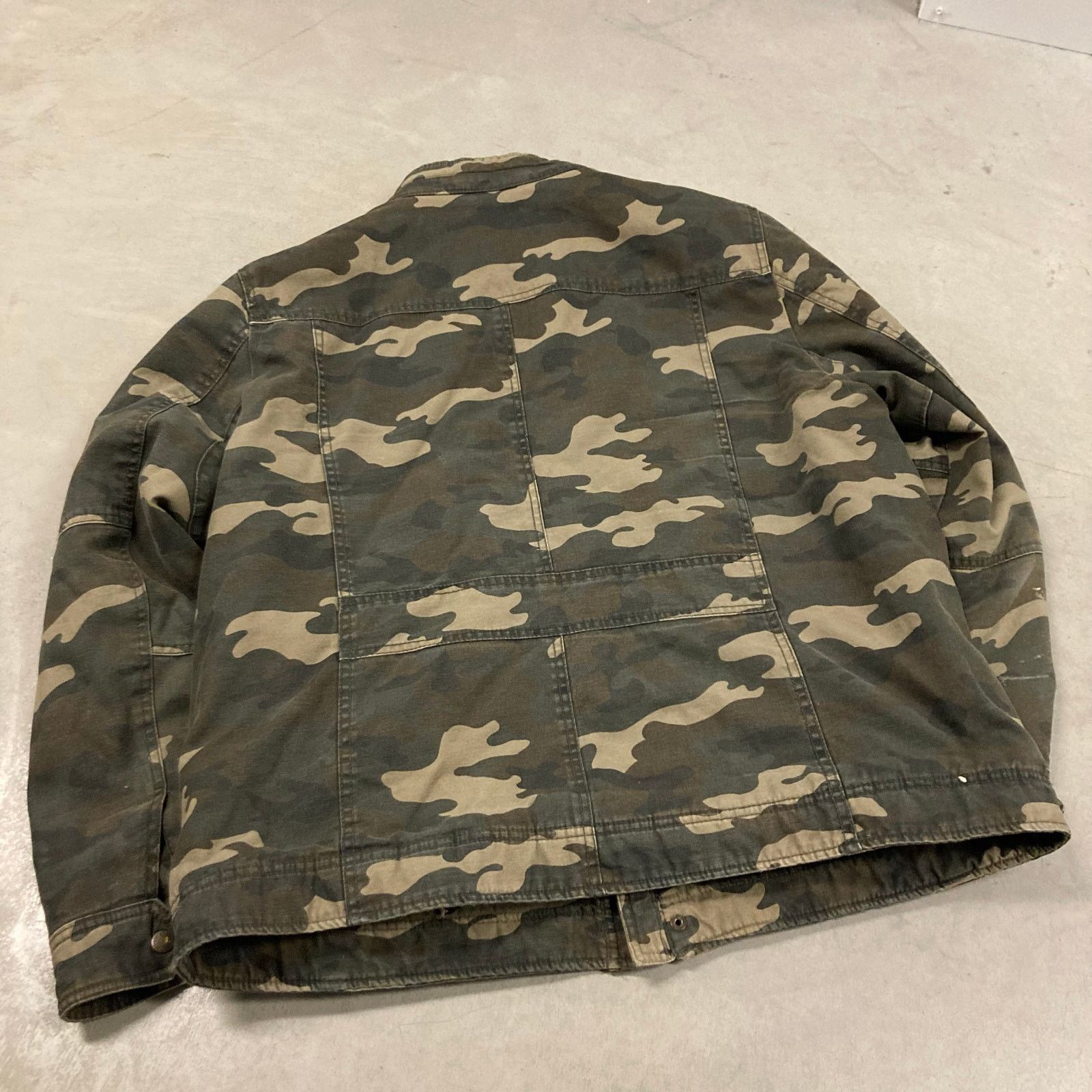 Levi's × Vintage y2k fur lined camo Levi’s jacket Size US XL / EU 56 / 4 - 2 Thumbnail