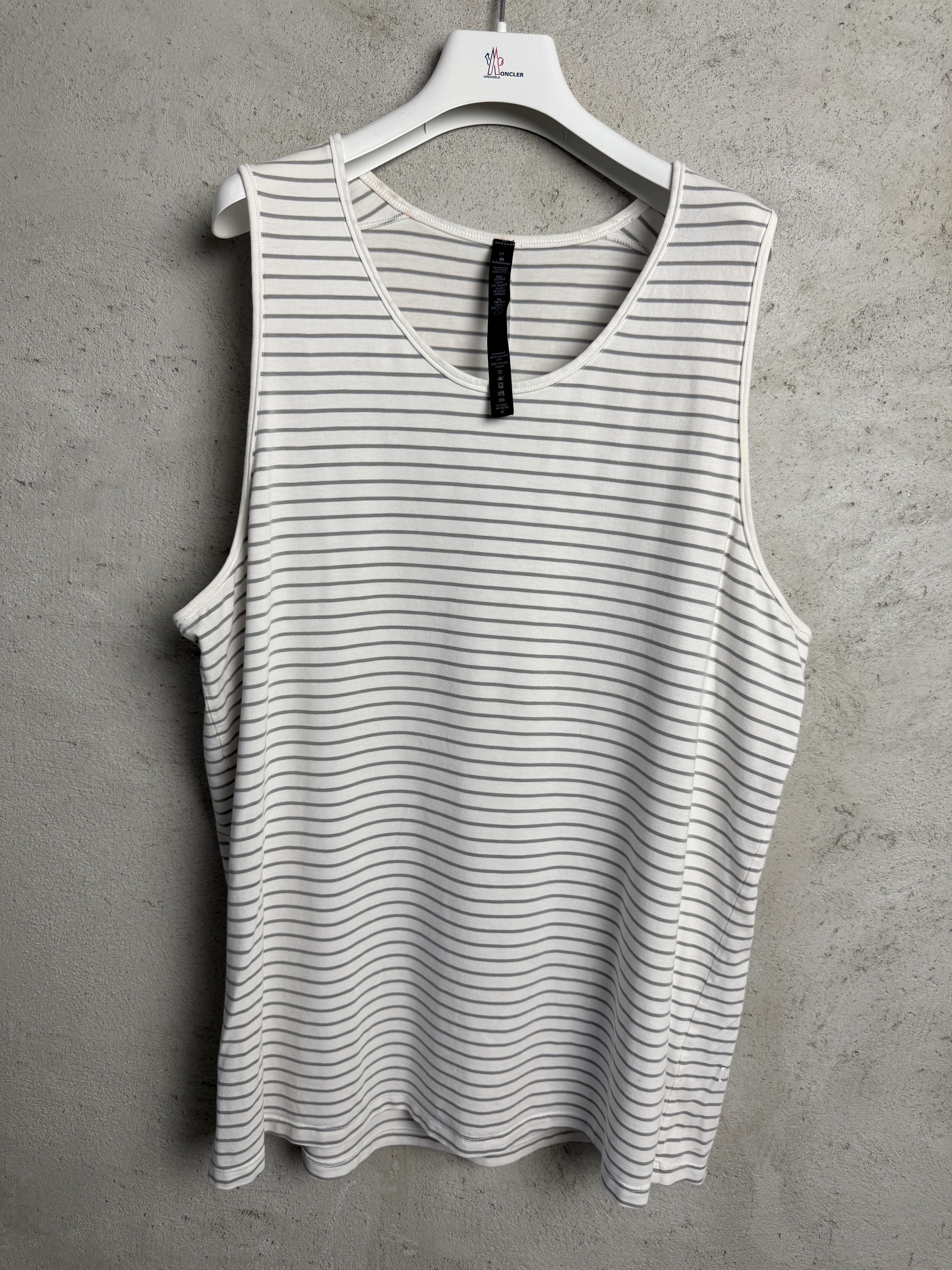 Lululemon Lululemon striped tank top t-shirt tee sport gym running Size US XL / EU 56 / 4 - 1 Thumbnail
