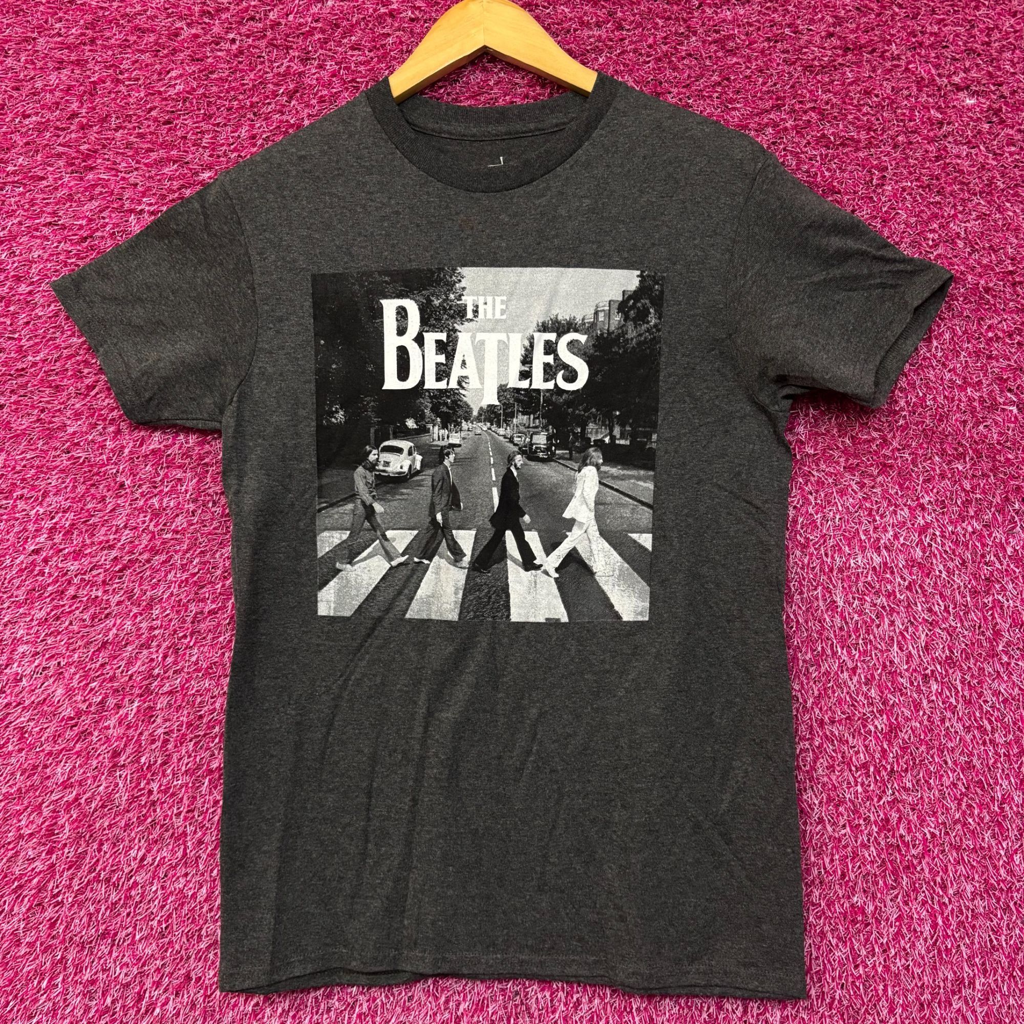 Band Tees The Beatles Abbey Road Crossing Graphic Design T-Shirt Small Size US S / EU 44-46 / 1 - 1 Thumbnail