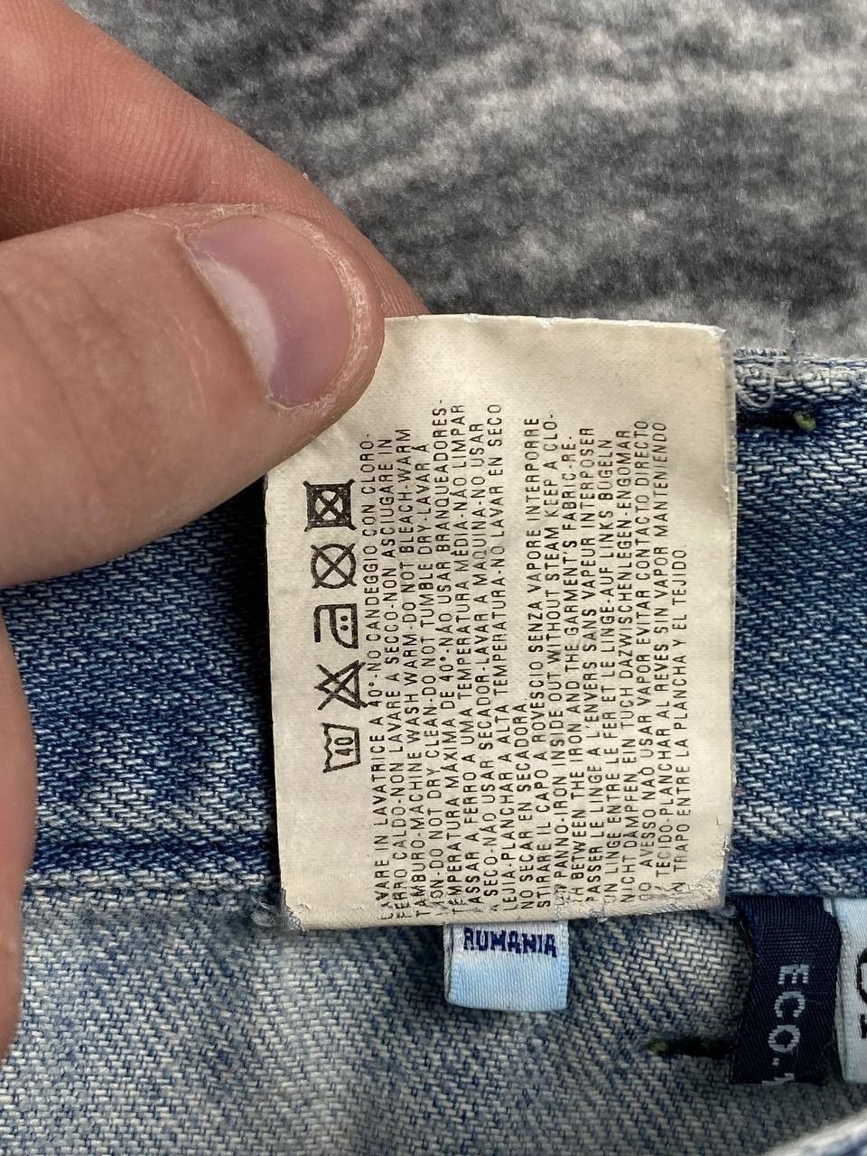 Armani Vintage Armani Jeans Denim Jeans Big Logo Metal Logo Men Size US 31 - 16 Thumbnail