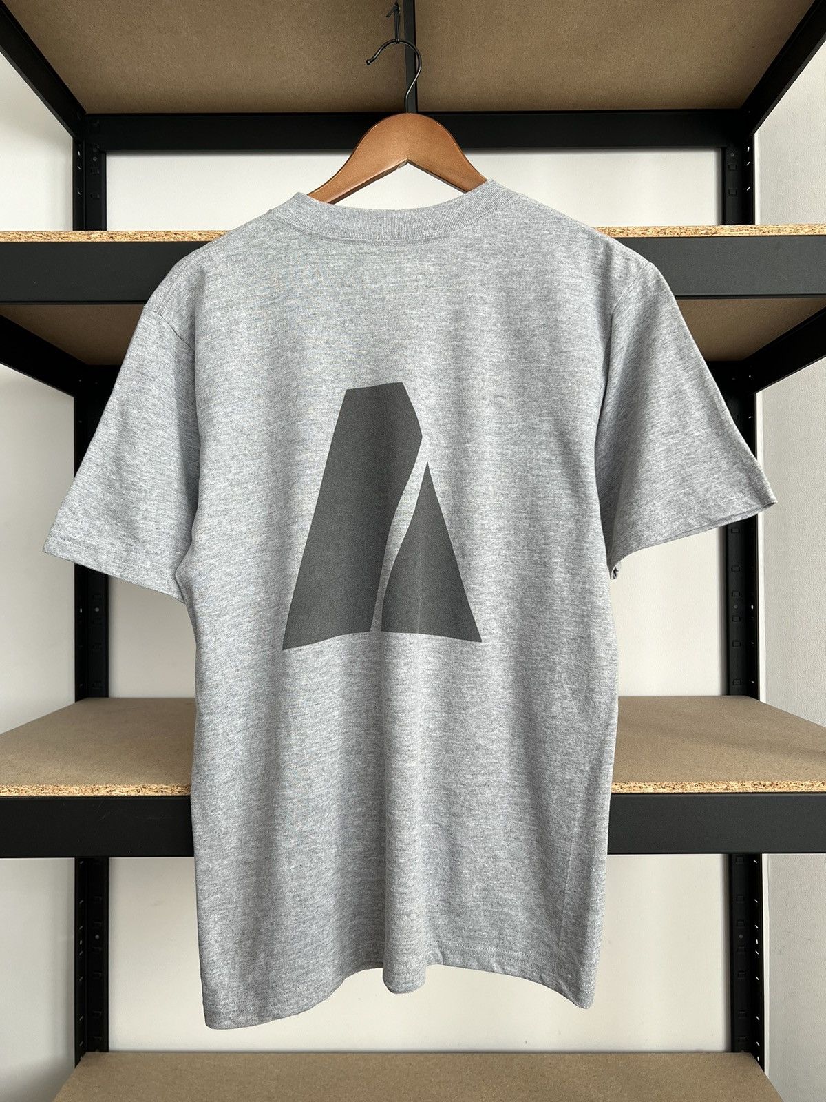 Vintage Vintage 2000s Army USA Training Reflective Print Gray Tshirt Size US S / EU 44-46 / 1 - 2 Thumbnail