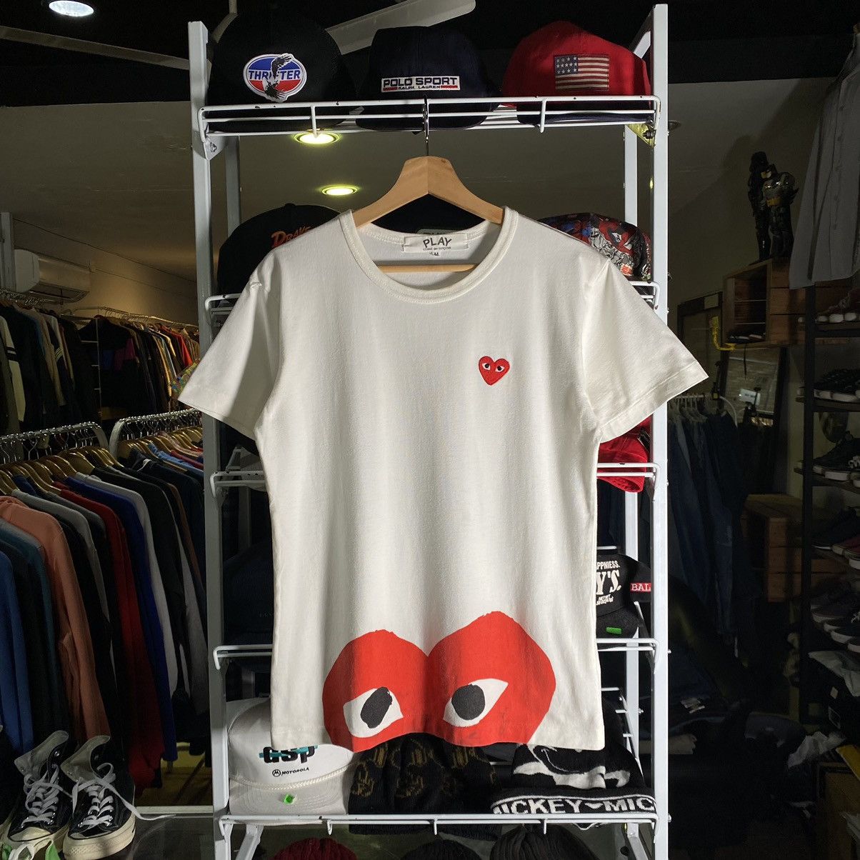 Comme des Garcons Comme Des Garcons Play White Red Heart Logo tee Size US M / EU 48-50 / 2 - 1 Thumbnail