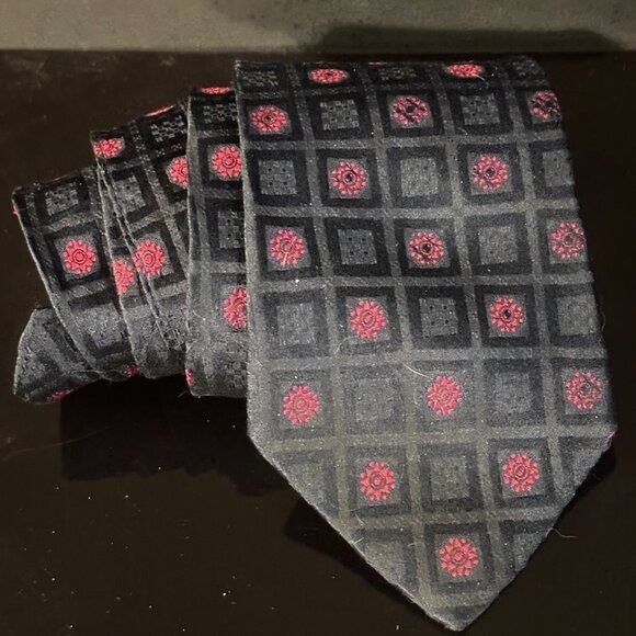 Sulka × Vintage Sulka Tie Silk Squares Blue Red France Asian Oriental Motif Size ONE SIZE - 1 Thumbnail