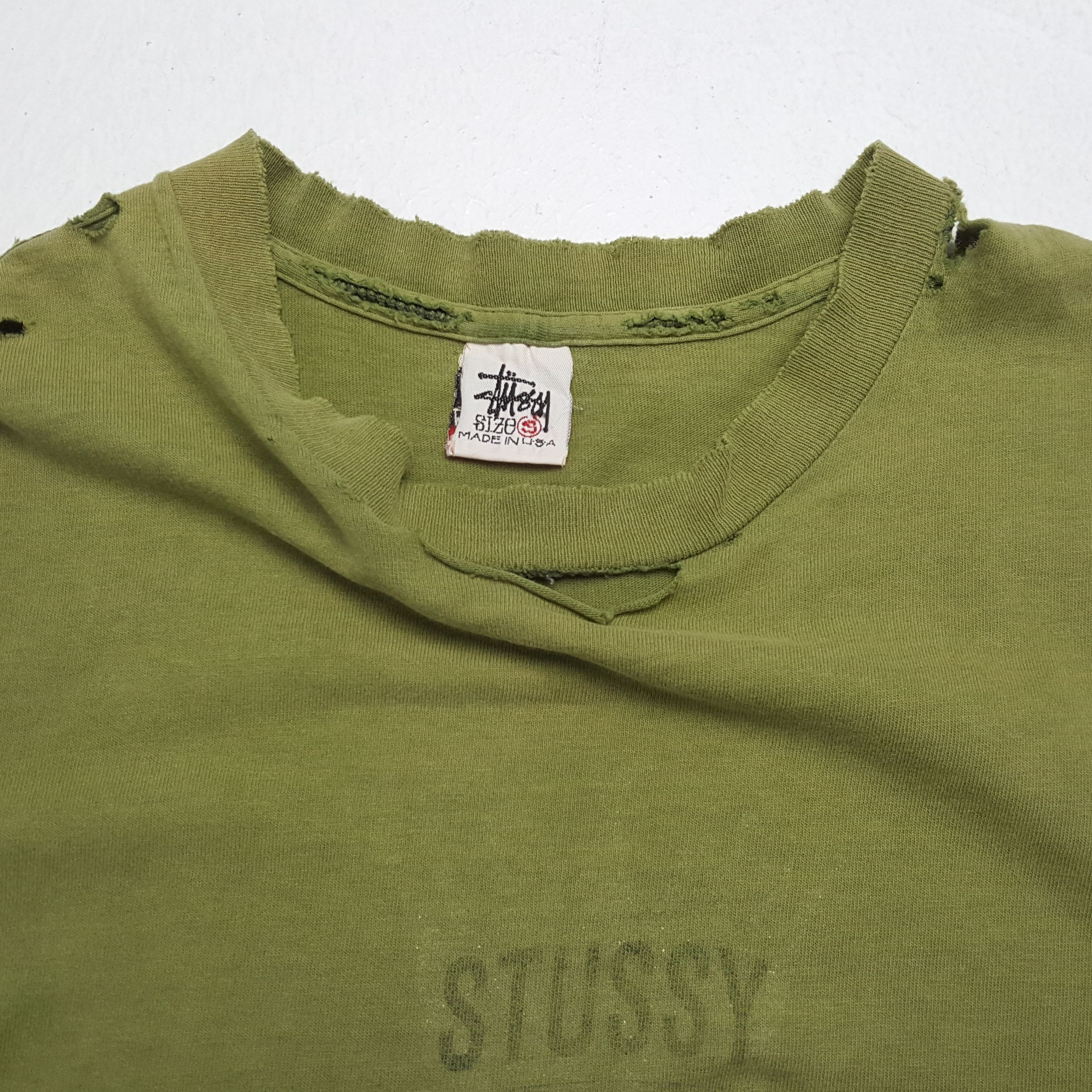 Stussy STUSSY DELUXE Vintage Streetwear Style Distressed Tshirt Size US S / EU 44-46 / 1 - 9 Thumbnail